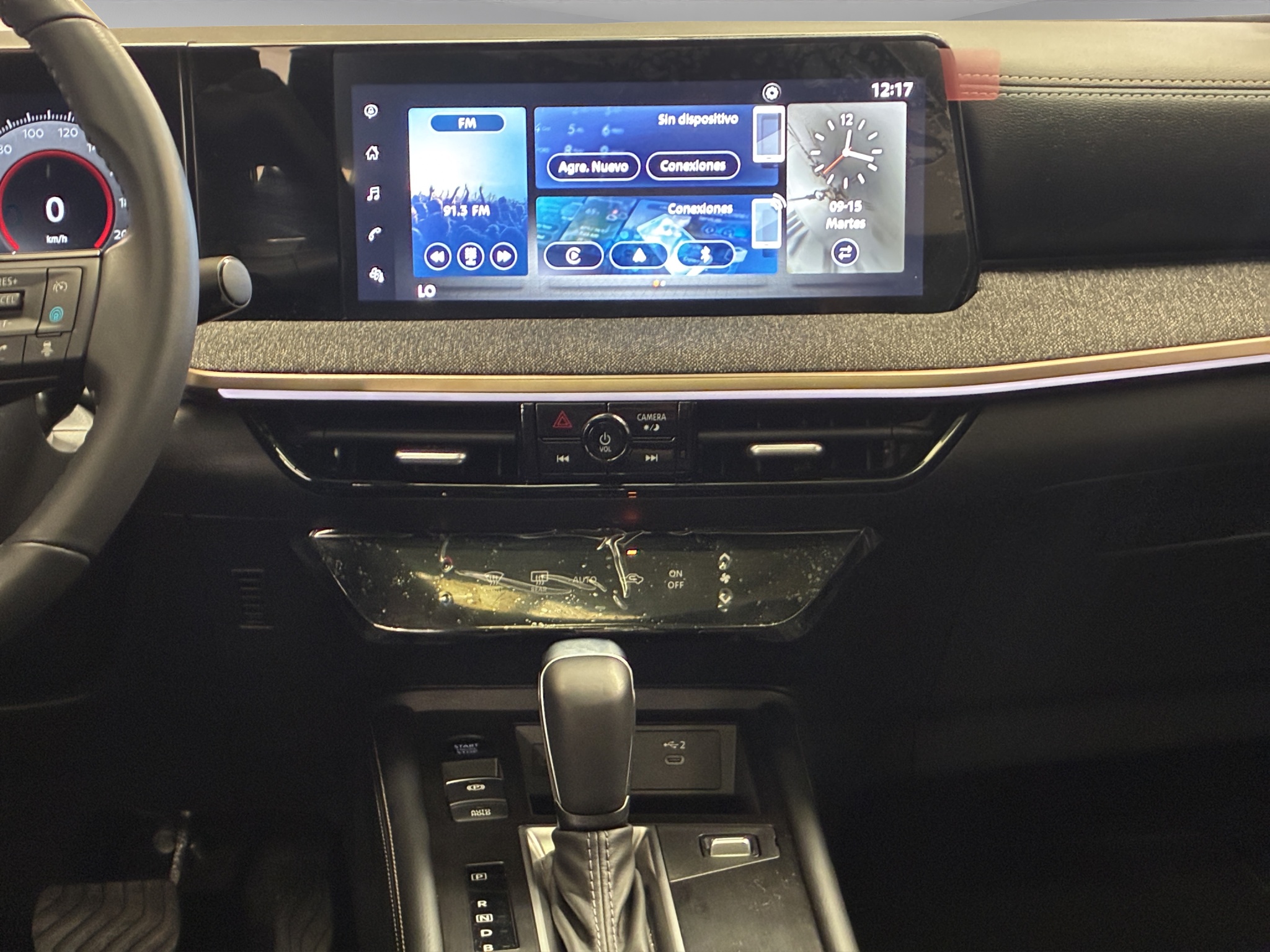 Nissan Kicks  5 pts. Platinum, 2.0l, TA, TP, s. Bose, pantalla touch 12 2025