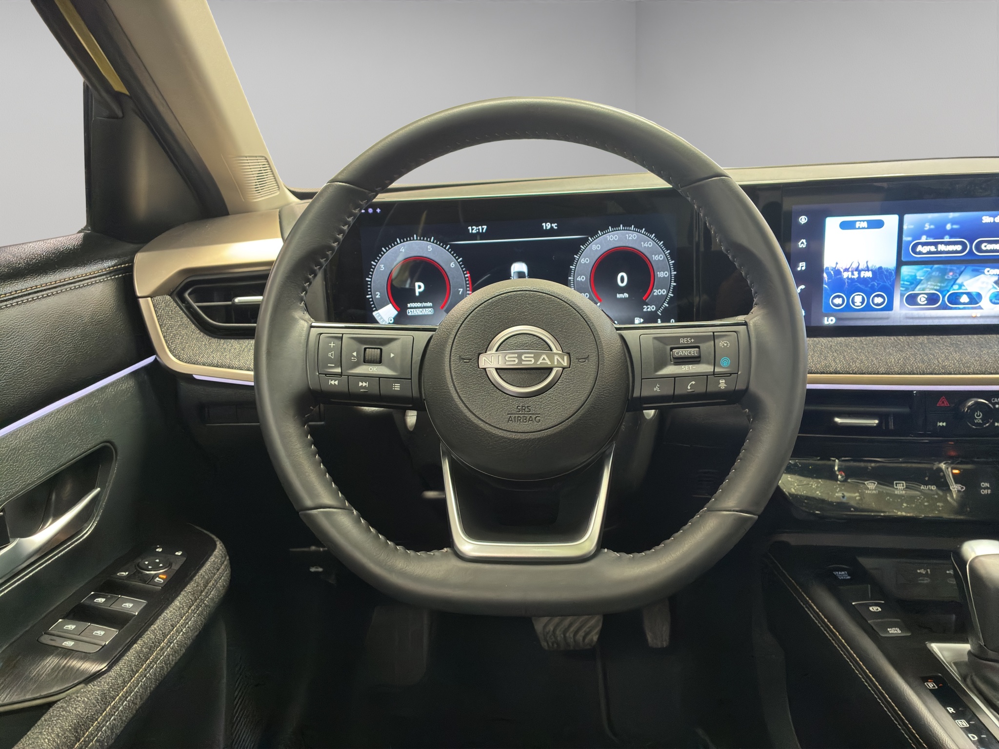 Nissan Kicks  5 pts. Platinum, 2.0l, TA, TP, s. Bose, pantalla touch 12 2025
