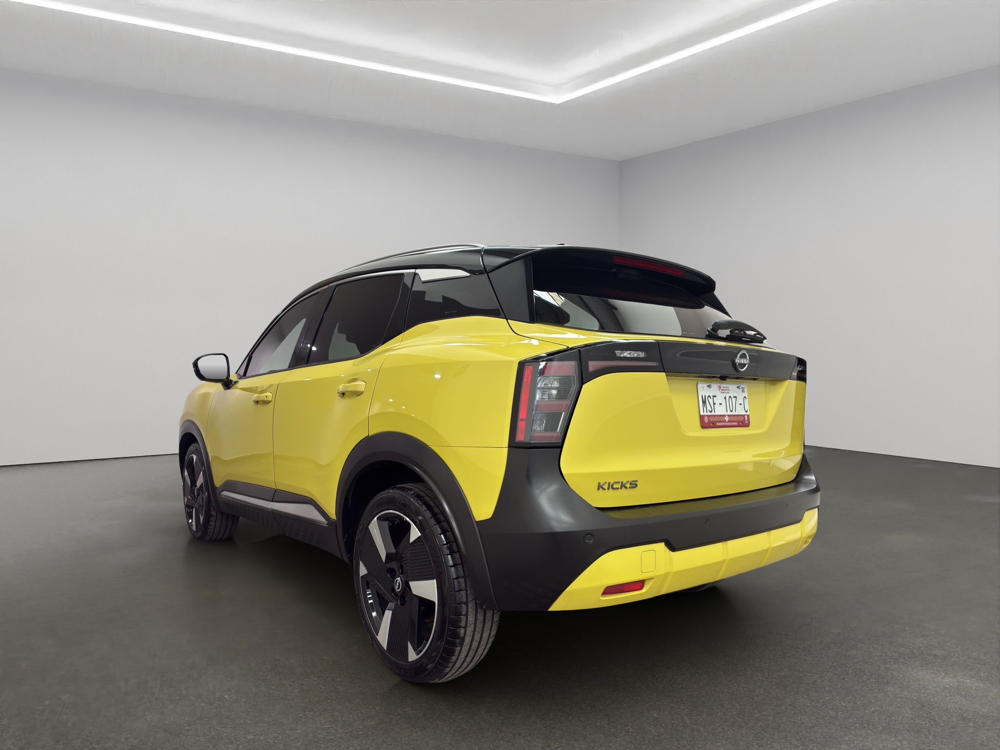 Nissan Kicks  5 pts. Platinum, 2.0l, TA, TP, s. Bose, pantalla touch 12 2025