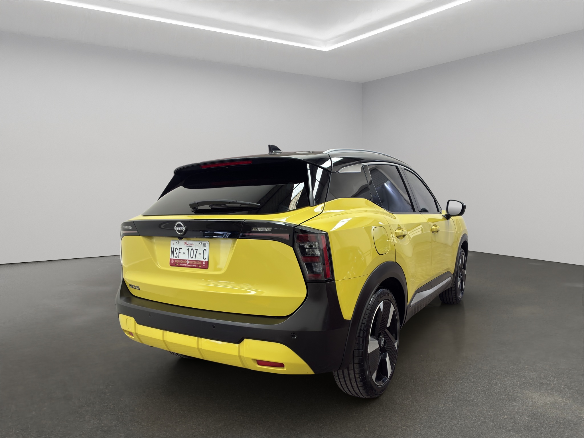 Nissan Kicks  5 pts. Platinum, 2.0l, TA, TP, s. Bose, pantalla touch 12 2025