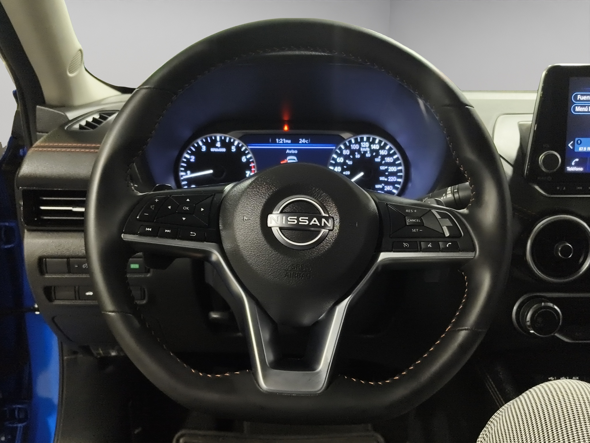 Nissan Sentra 4 pts. SR, TA, a/ac., QC, s. Bose, f. led, RA-18 (línea anterior) 2025