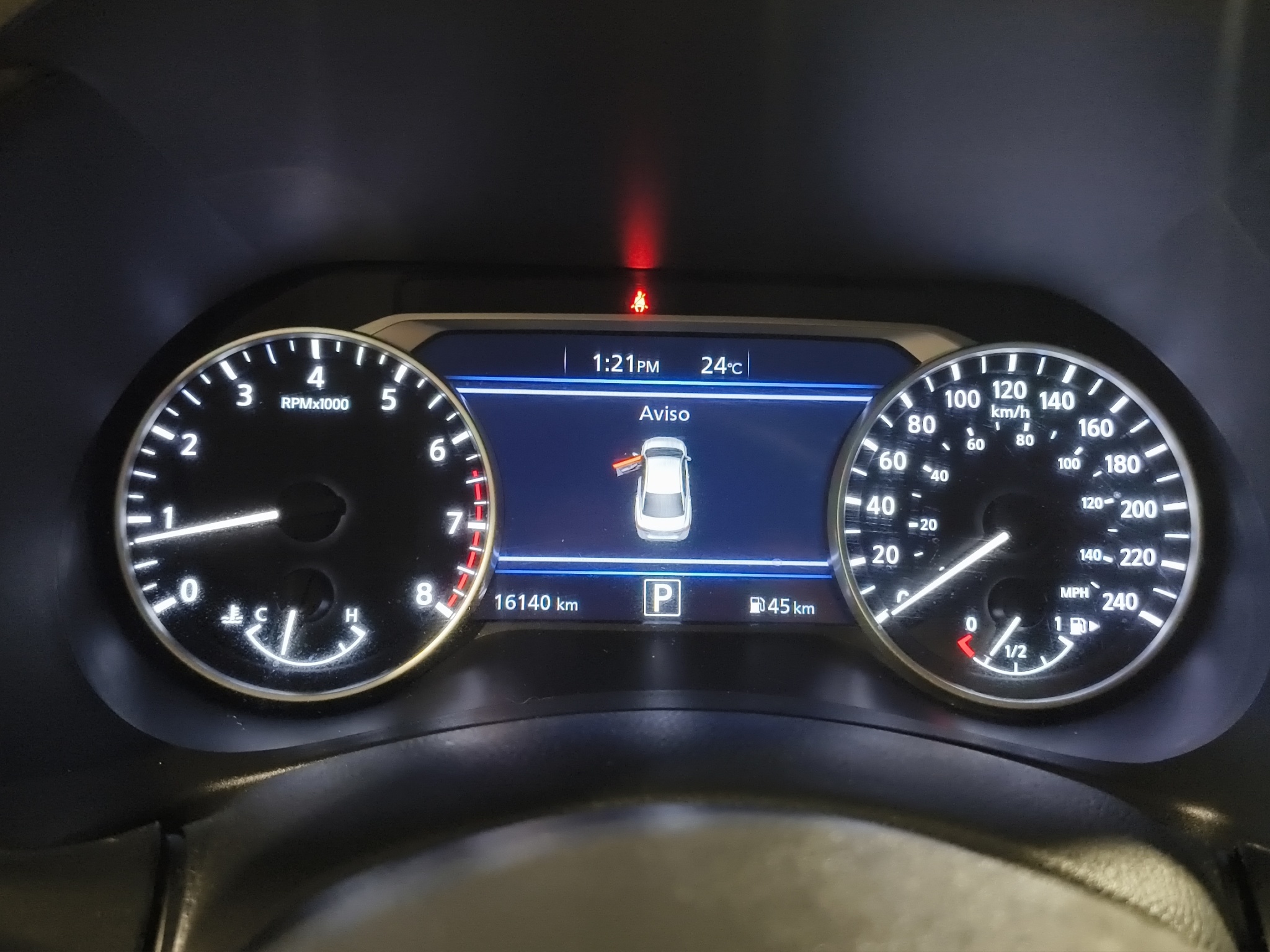 Nissan Sentra 4 pts. SR, TA, a/ac., QC, s. Bose, f. led, RA-18 (línea anterior) 2025