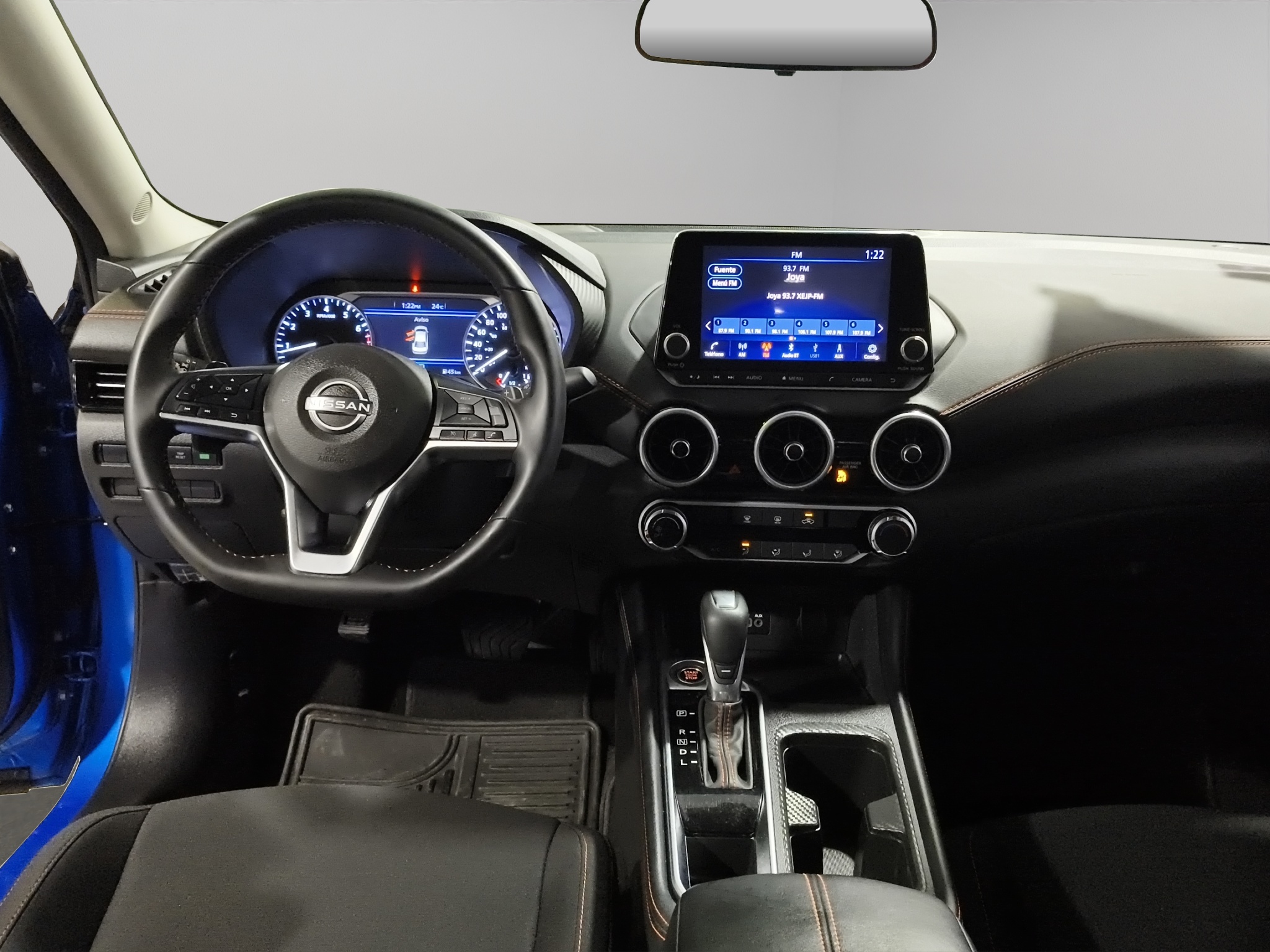 Nissan Sentra 4 pts. SR, TA, a/ac., QC, s. Bose, f. led, RA-18 (línea anterior) 2025
