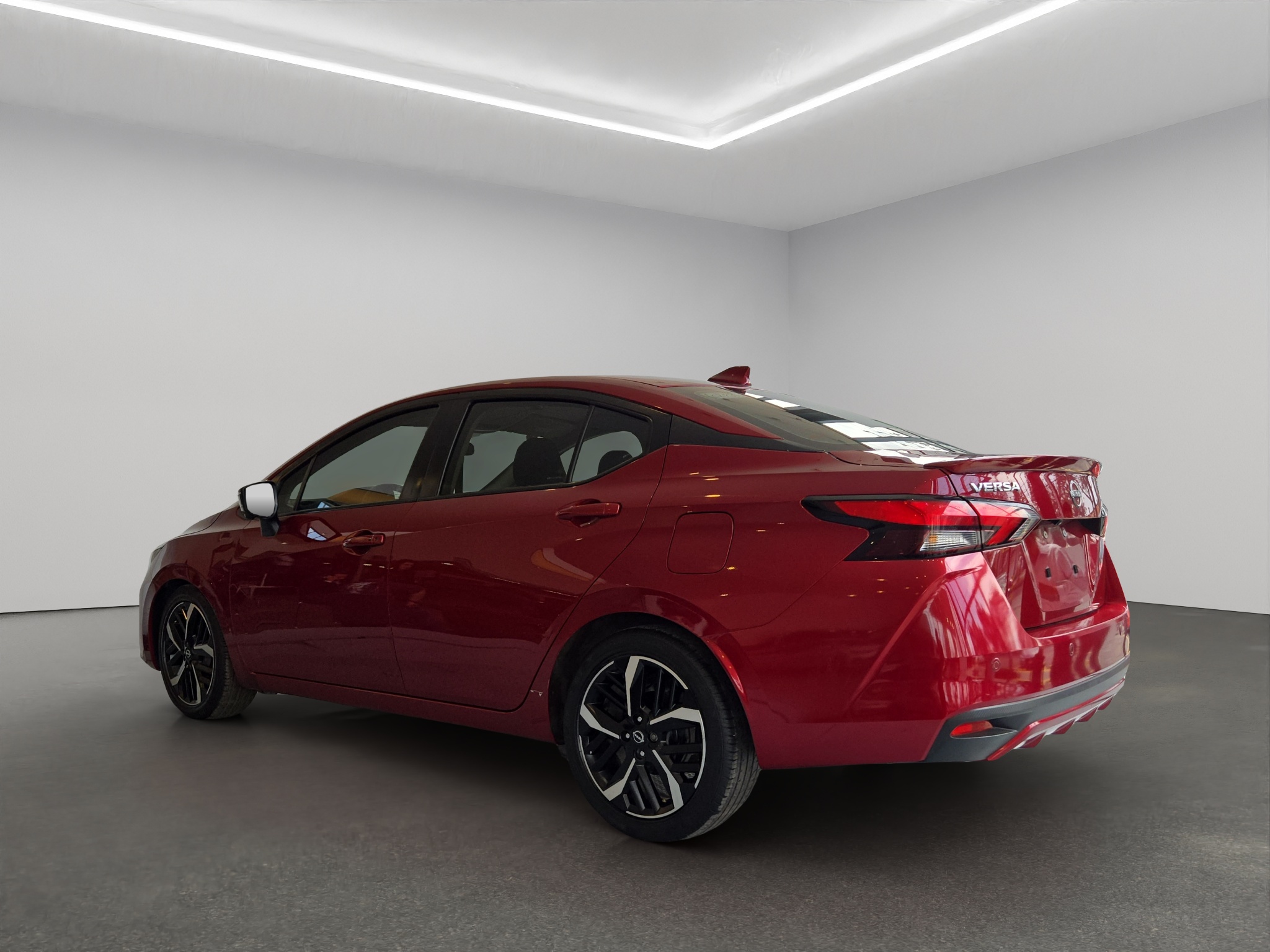 Nissan Versa 4 pts. SR, TA, a/ac. Aut., f. niebla, f. led, spoiler, RA-17 (cambio de línea) 2023