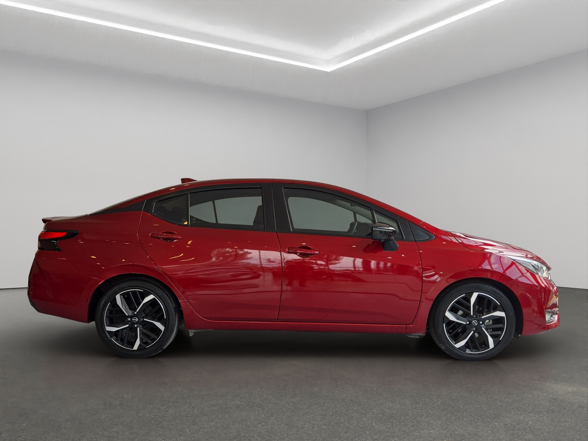 Nissan Versa 4 pts. SR, TA, a/ac. Aut., f. niebla, f. led, spoiler, RA-17 (cambio de línea) 2023