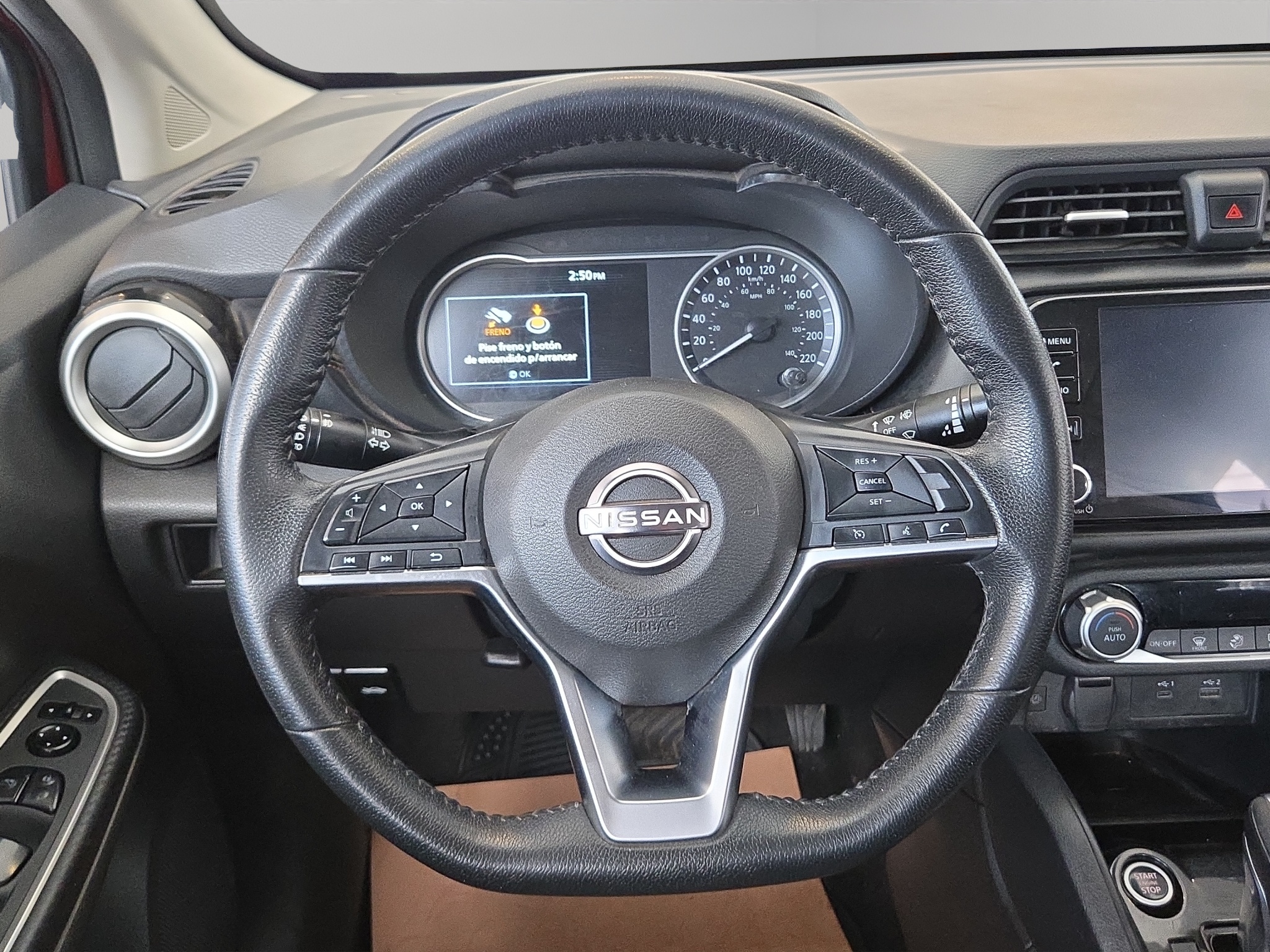 Nissan Versa 4 pts. SR, TA, a/ac. Aut., f. niebla, f. led, spoiler, RA-17 (cambio de línea) 2023