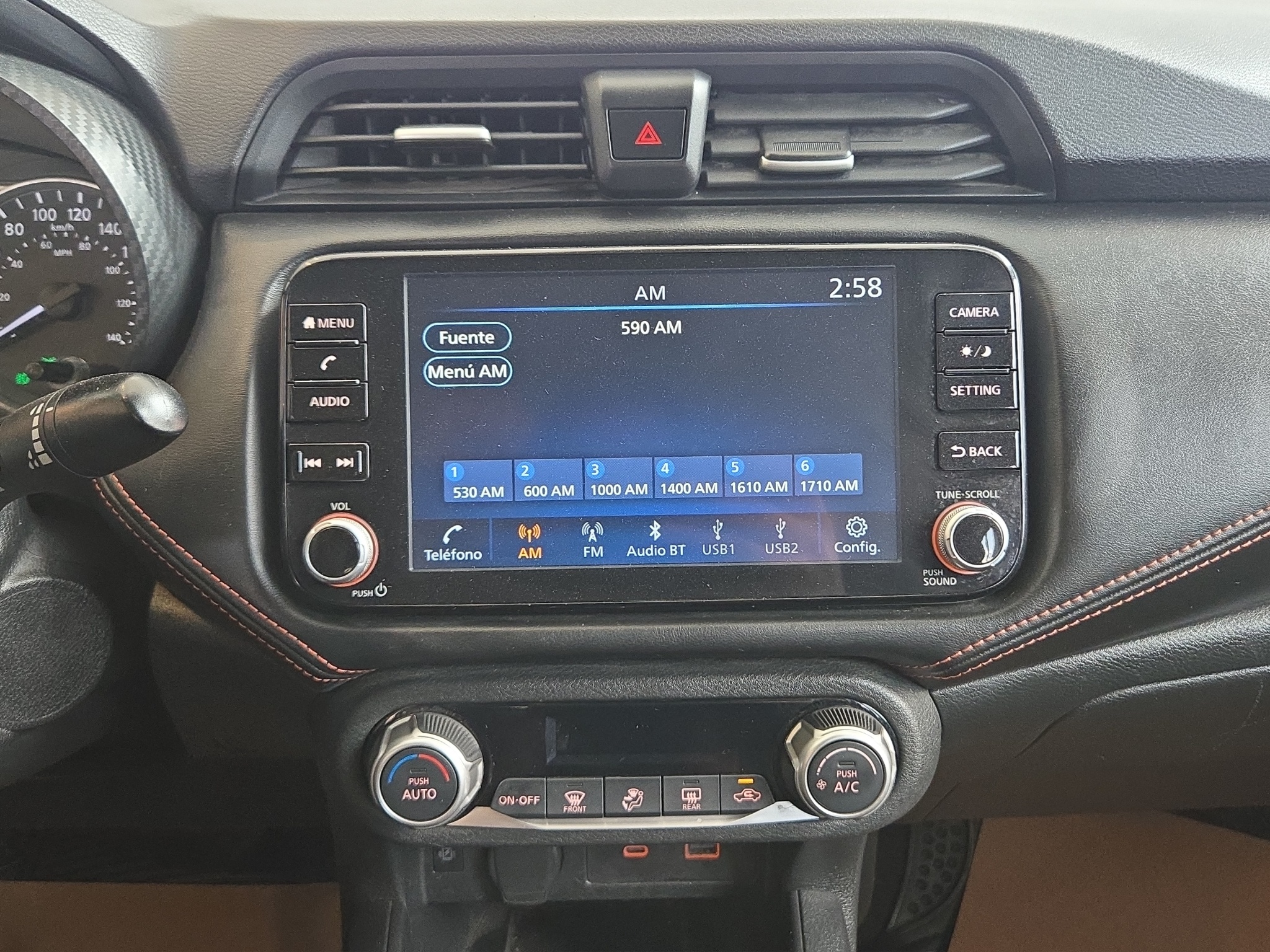 Nissan Versa 4 pts. SR, TA, a/ac. Aut., f. niebla, f. led, spoiler, RA-17 (cambio de línea) 2023