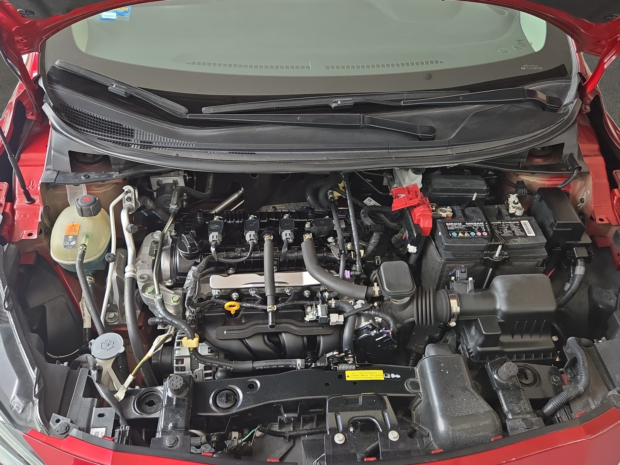 Nissan Versa 4 pts. SR, TA, a/ac. Aut., f. niebla, f. led, spoiler, RA-17 (cambio de línea) 2023