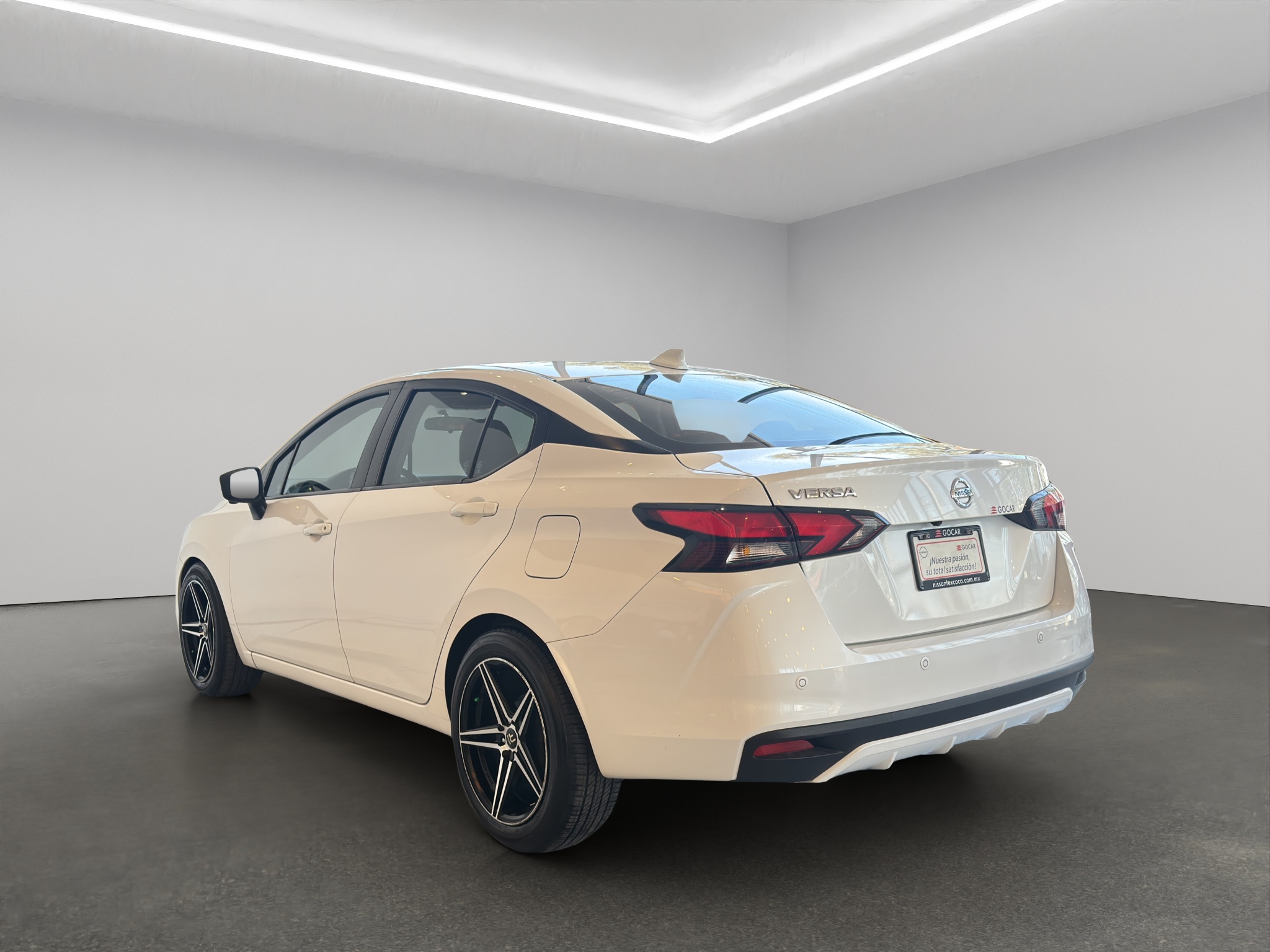 Nissan Versa 4 pts. Platinum, TA, a/ac. Aut., VE, piel, GPS, f. led, RA-17 (línea nueva) 2020