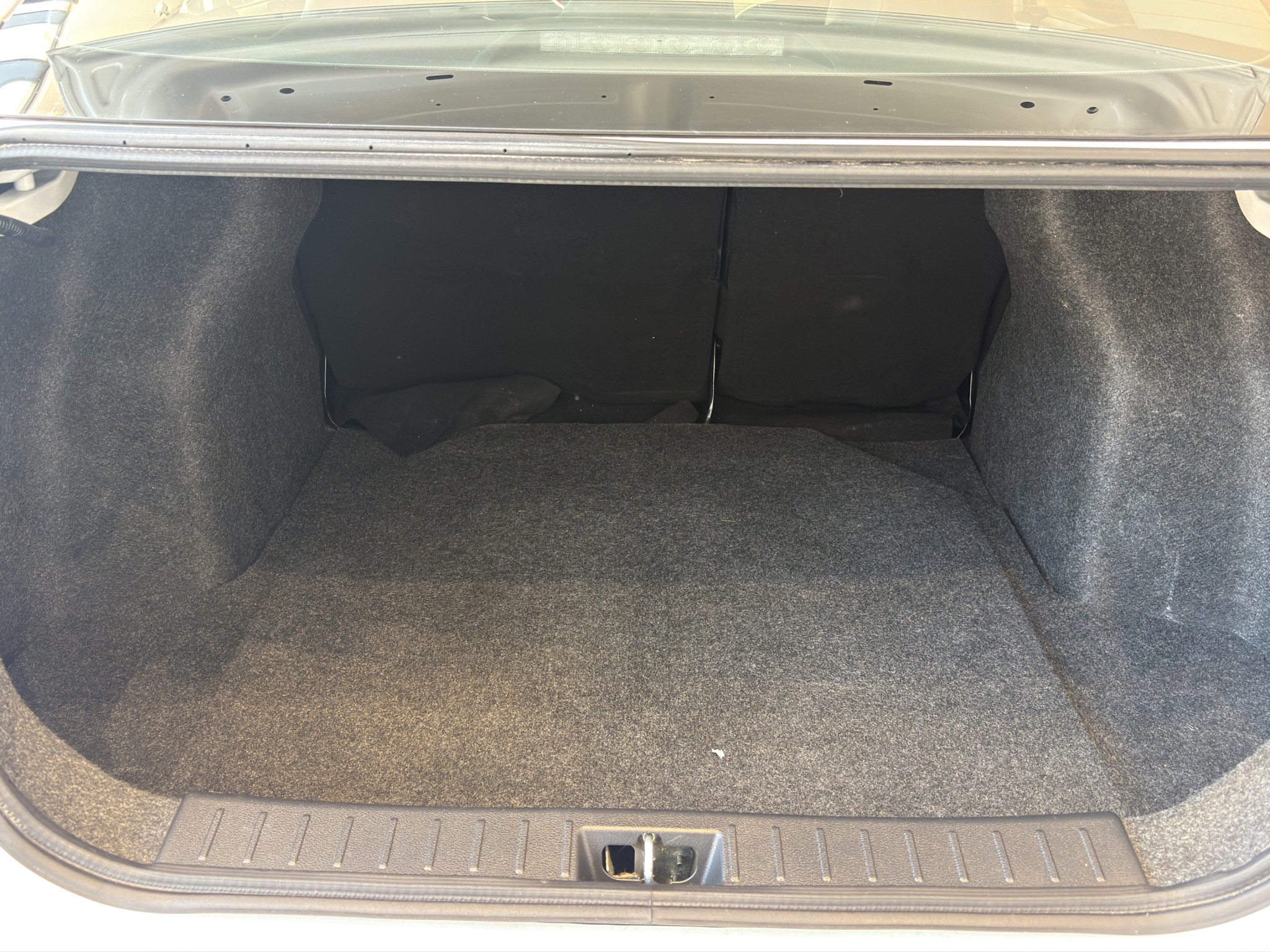 Nissan Versa 4 pts. Platinum, TA, a/ac. Aut., VE, piel, GPS, f. led, RA-17 (línea nueva) 2020