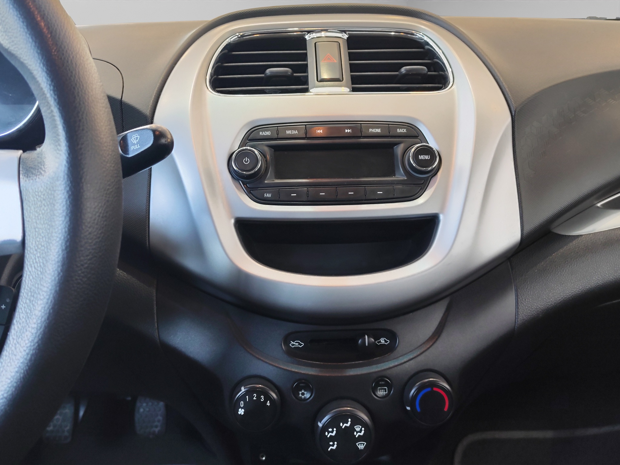 Chevrolet Beat 5 pts. LT, 1.2l, TM5, a/ac., VE del., R-14 2018