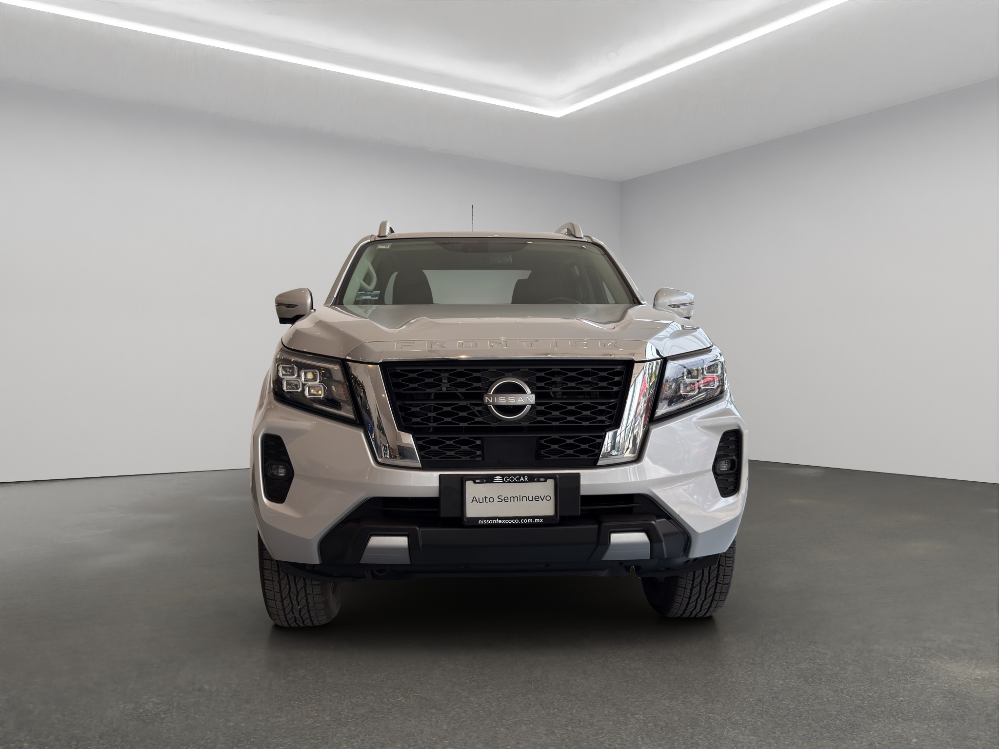 Nissan Comerciales Frontier y NP 300 Frontier Pick-Up 4 pts. Frontier Platinum LE, Doble Cab., L4, 2.5l, TA, a/ac., piel, f. led, RA-18 2023