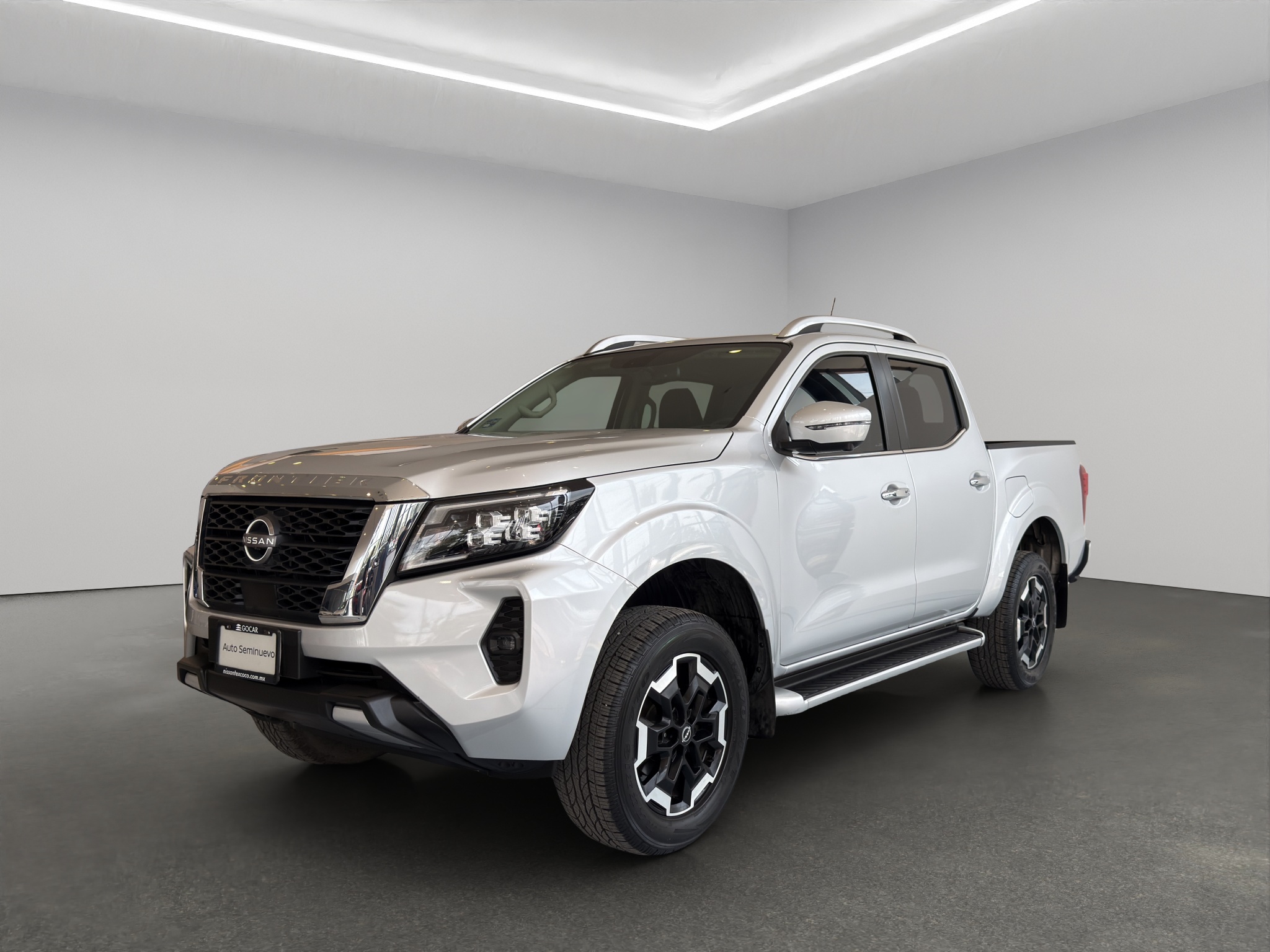 Nissan Comerciales Frontier y NP 300 Frontier Pick-Up 4 pts. Frontier Platinum LE, Doble Cab., L4, 2.5l, TA, a/ac., piel, f. led, RA-18 2023