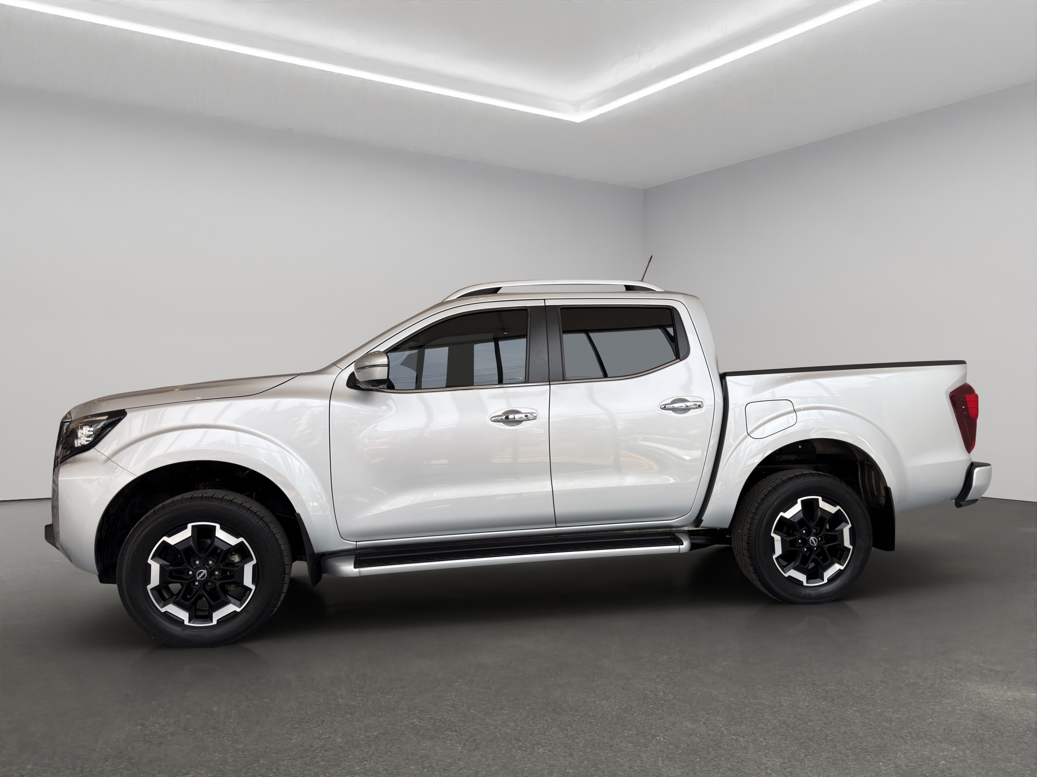 Nissan Comerciales Frontier y NP 300 Frontier Pick-Up 4 pts. Frontier Platinum LE, Doble Cab., L4, 2.5l, TA, a/ac., piel, f. led, RA-18 2023