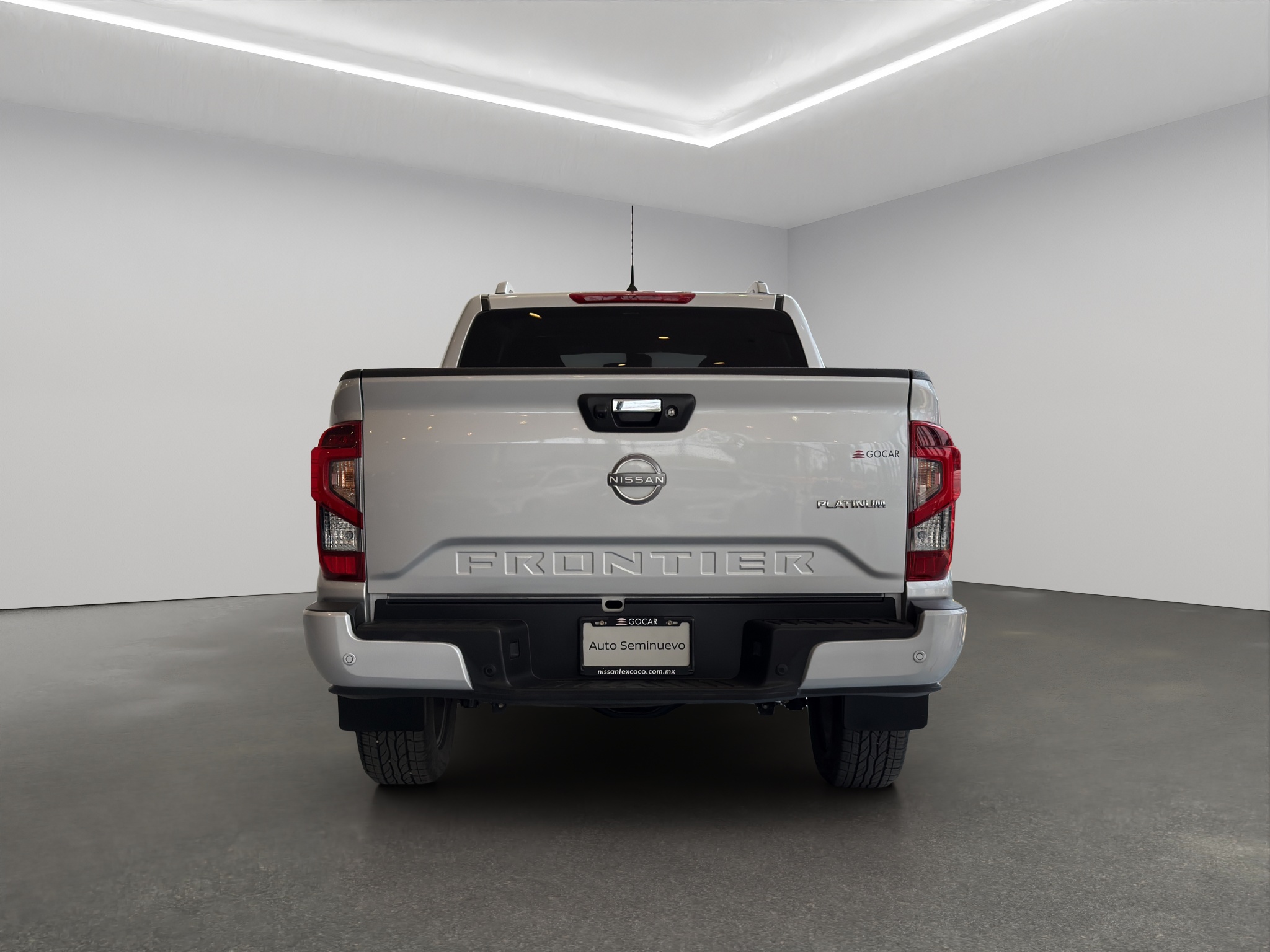 Nissan Comerciales Frontier y NP 300 Frontier Pick-Up 4 pts. Frontier Platinum LE, Doble Cab., L4, 2.5l, TA, a/ac., piel, f. led, RA-18 2023