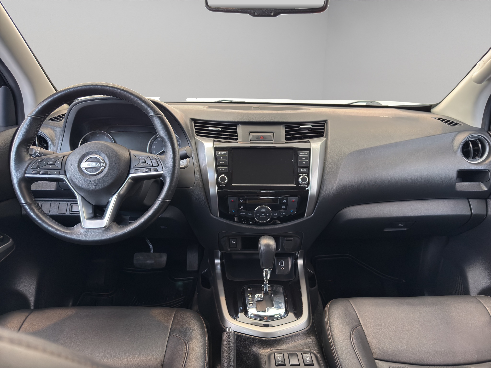 Nissan Comerciales Frontier y NP 300 Frontier Pick-Up 4 pts. Frontier Platinum LE, Doble Cab., L4, 2.5l, TA, a/ac., piel, f. led, RA-18 2023