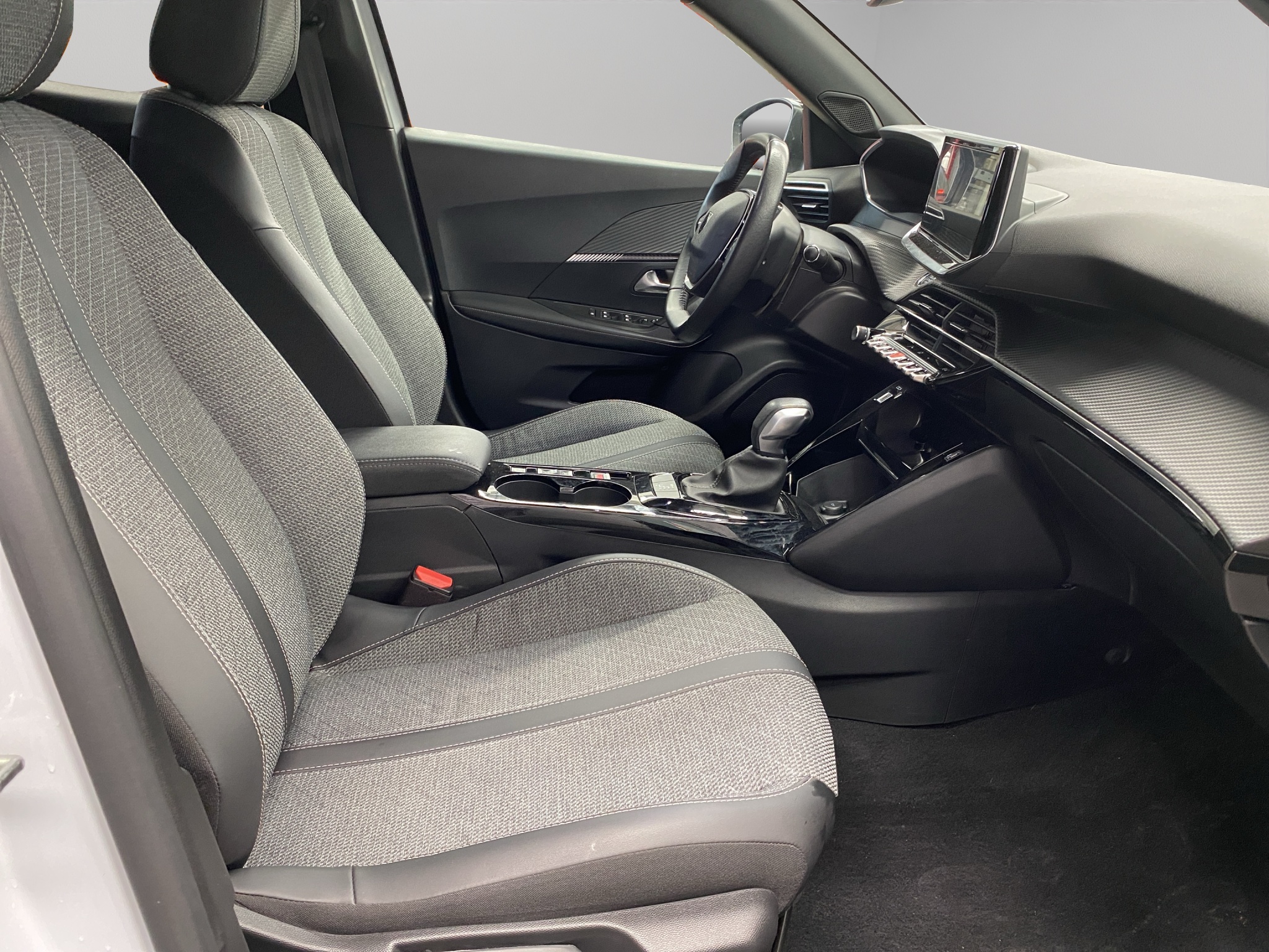 Peugeot 2008  5 pts. Allure, 1.2T, TA, pantalla touch 10 2025