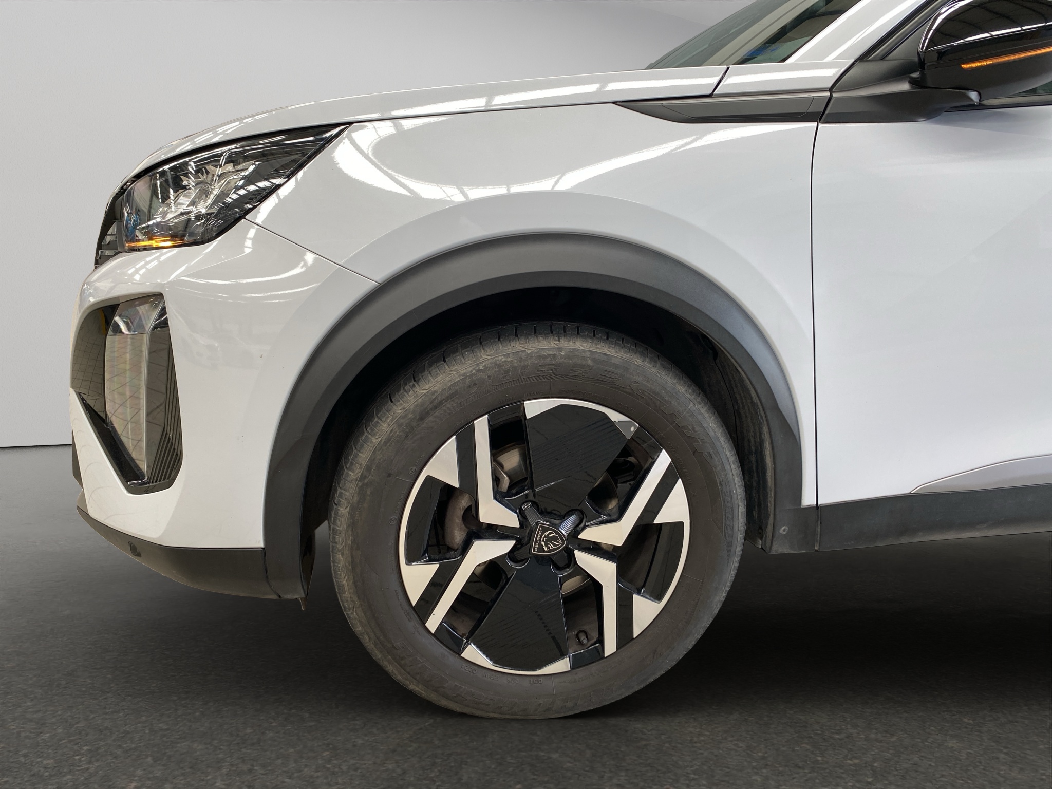 Peugeot 2008  5 pts. Allure, 1.2T, TA, pantalla touch 10 2025
