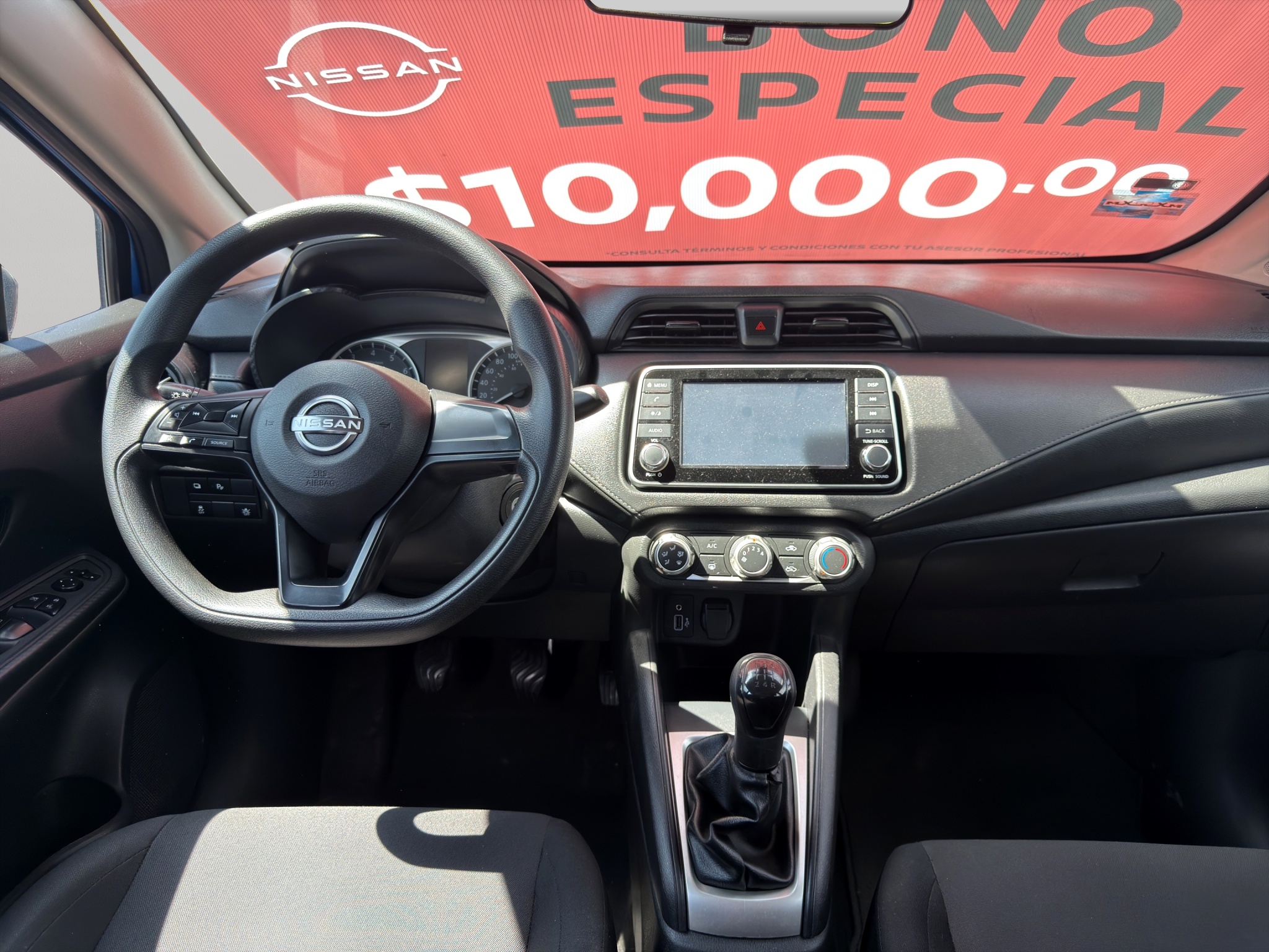 Nissan Versa 4 pts. Sense, TM5, a/ac., R-15 (cambio de línea) 2023