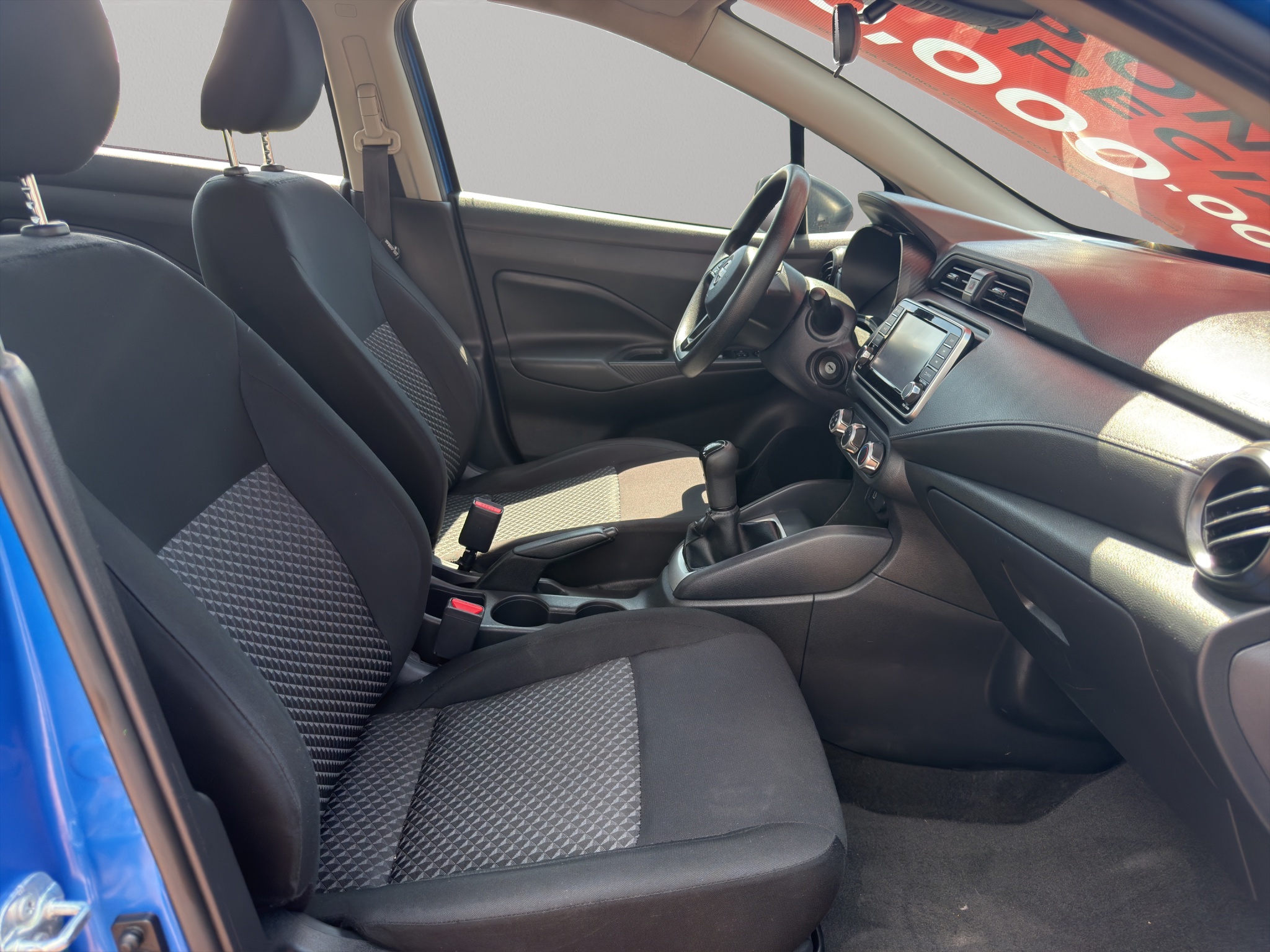 Nissan Versa 4 pts. Sense, TM5, a/ac., R-15 (cambio de línea) 2023