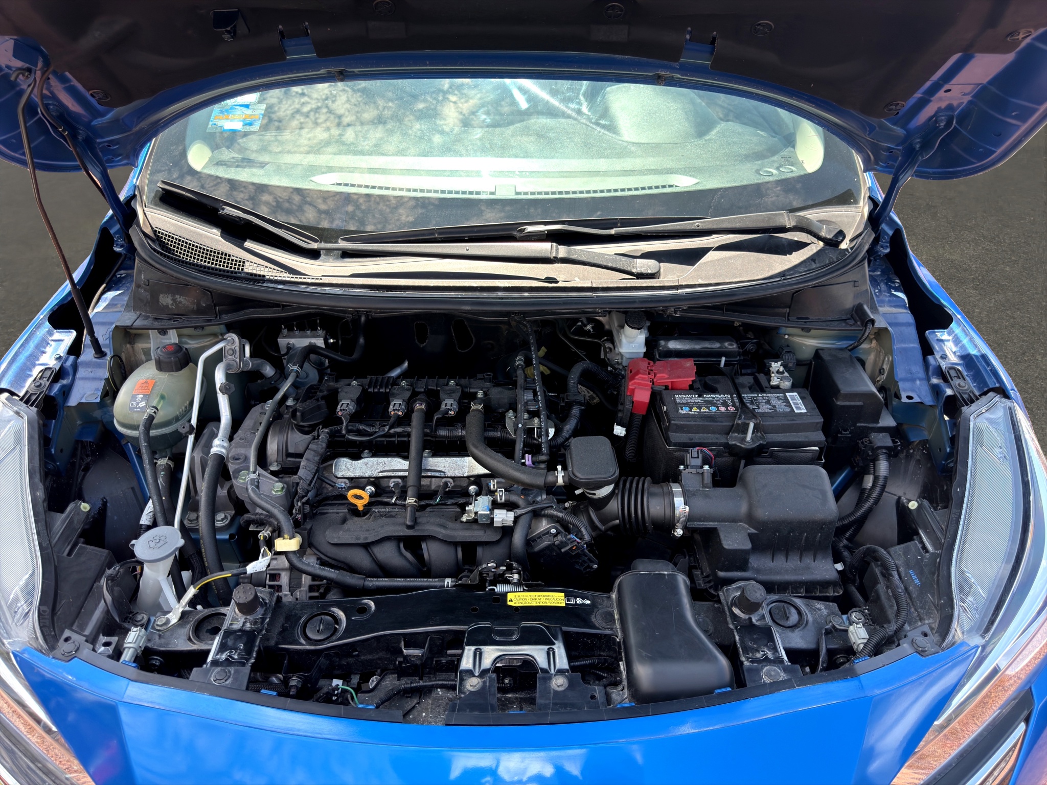 Nissan Versa 4 pts. Sense, TM5, a/ac., R-15 (cambio de línea) 2023