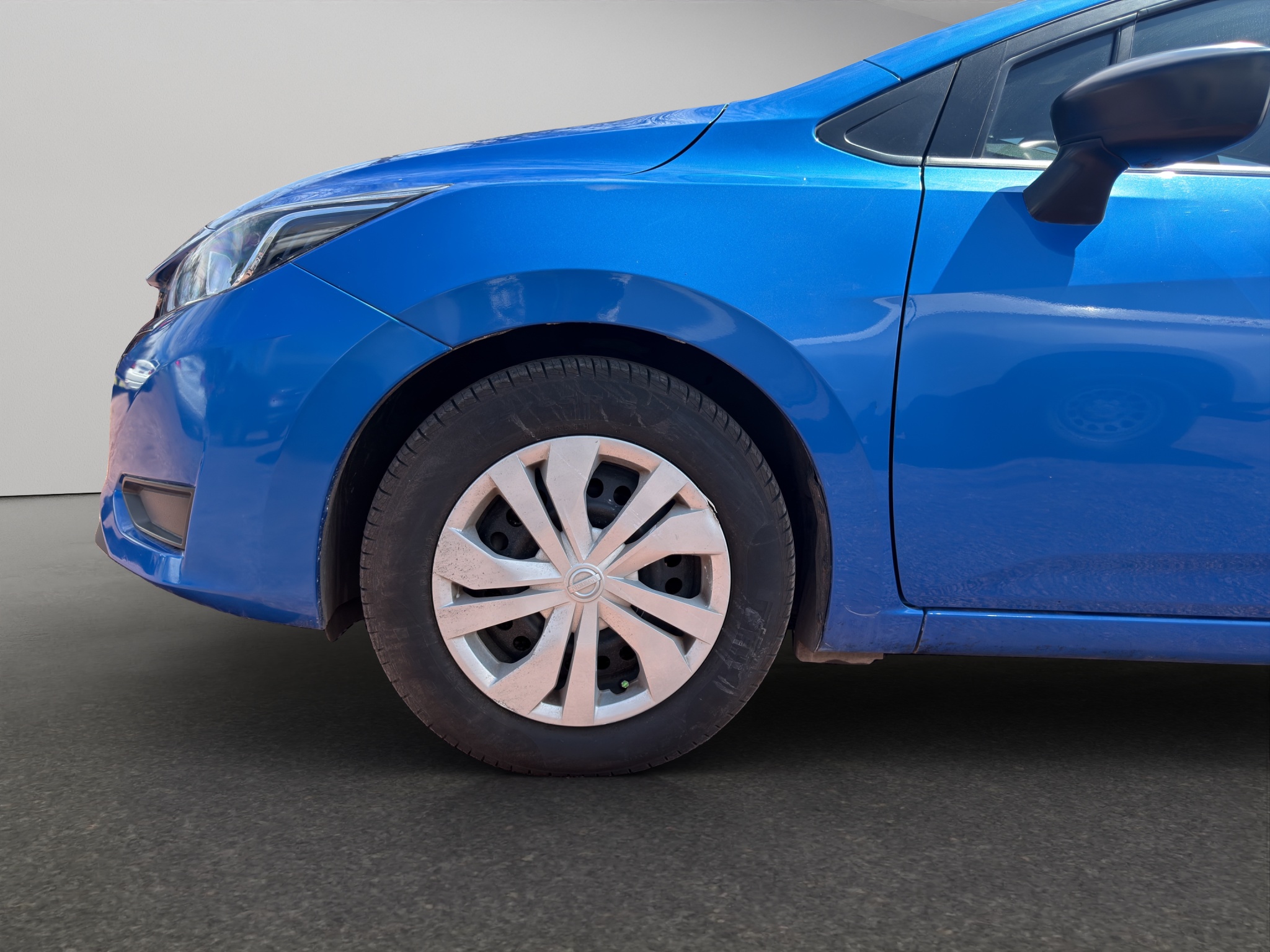 Nissan Versa 4 pts. Sense, TM5, a/ac., R-15 (cambio de línea) 2023