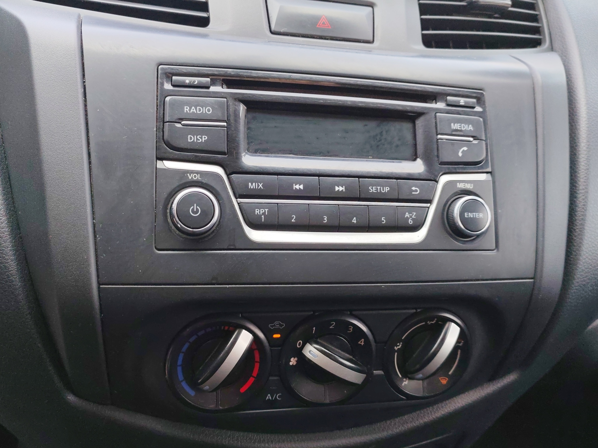 Nissan Comerciales NP300 2 pts. Pick-Up, Cab. Sencilla, TM6, a/ac. 2023