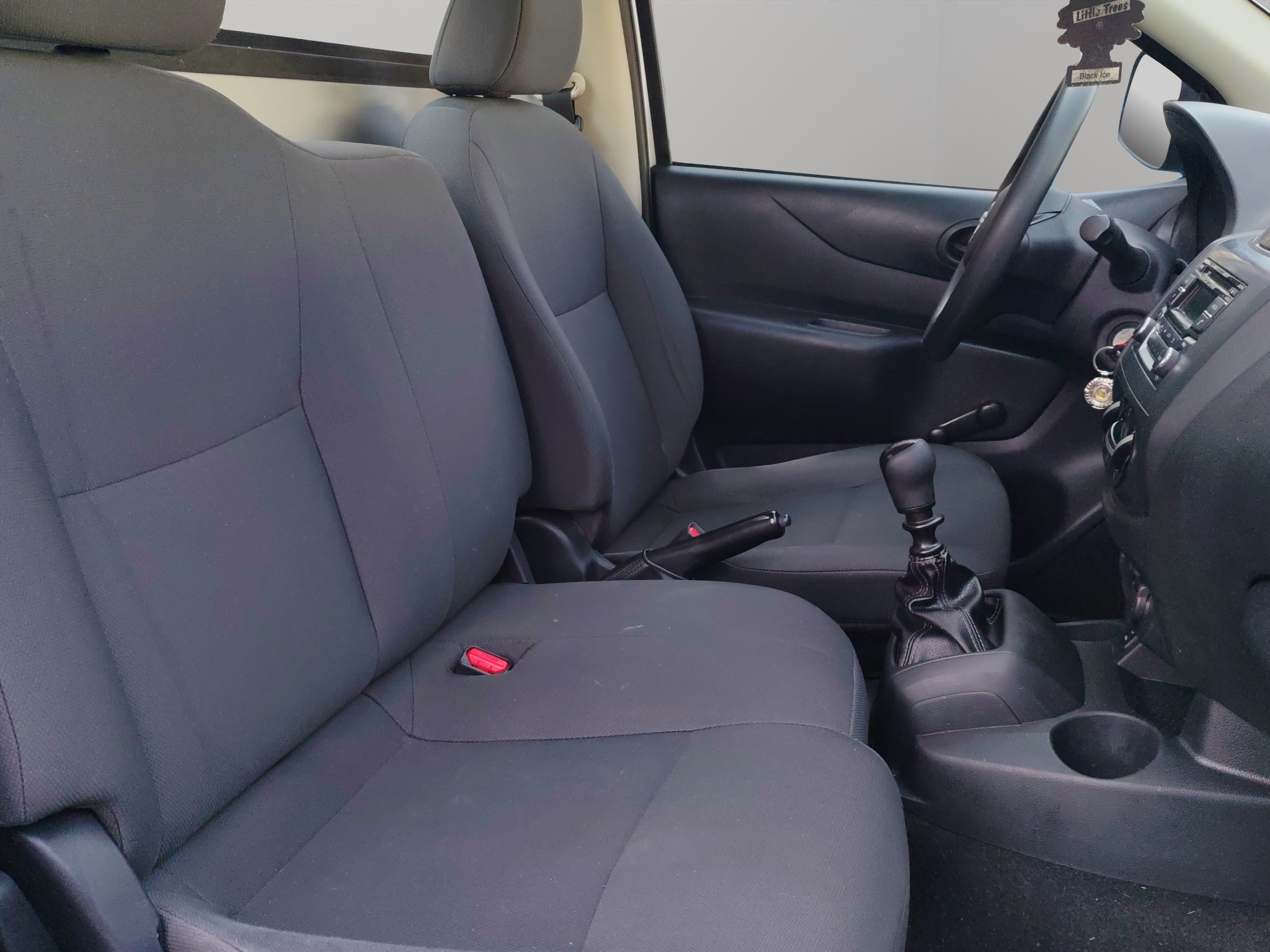 Nissan Comerciales NP300 2 pts. Pick-Up, Cab. Sencilla, TM6, a/ac. 2023