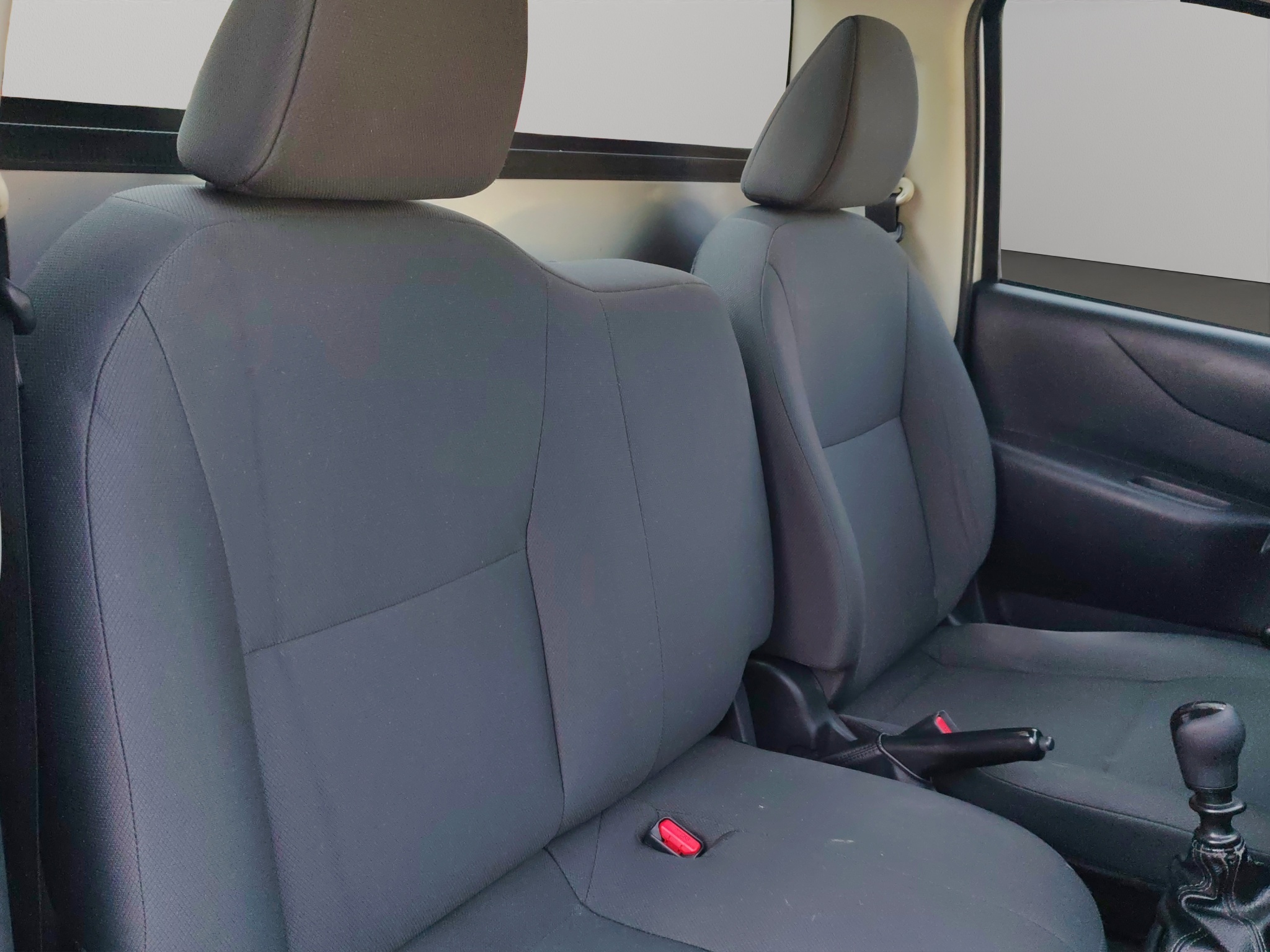 Nissan Comerciales NP300 2 pts. Pick-Up, Cab. Sencilla, TM6, a/ac. 2023