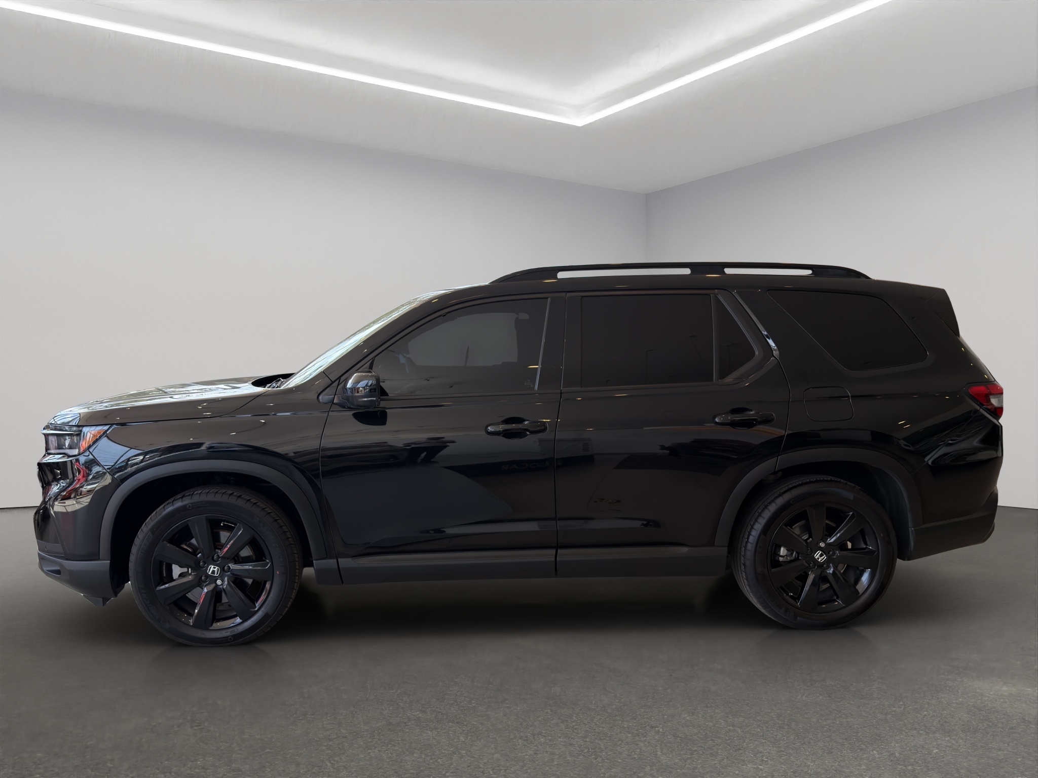 Honda Pilot  5 pts. Black Edition, 3.5l, TA, piel costuras rojas, QCP, RA-20 negro 2025