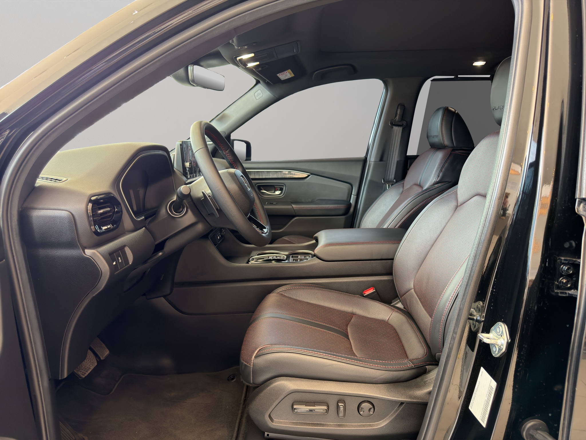 Honda Pilot  5 pts. Black Edition, 3.5l, TA, piel costuras rojas, QCP, RA-20 negro 2025