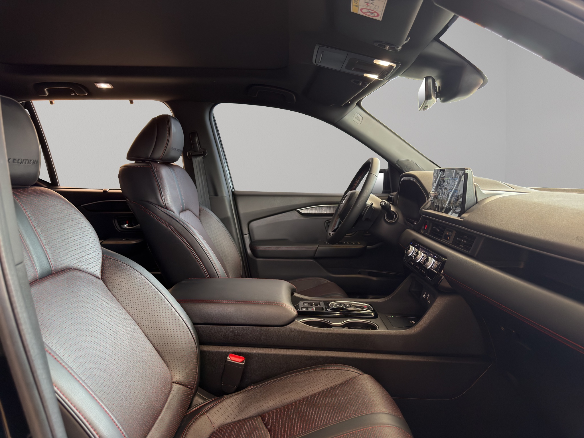 Honda Pilot  5 pts. Black Edition, 3.5l, TA, piel costuras rojas, QCP, RA-20 negro 2025