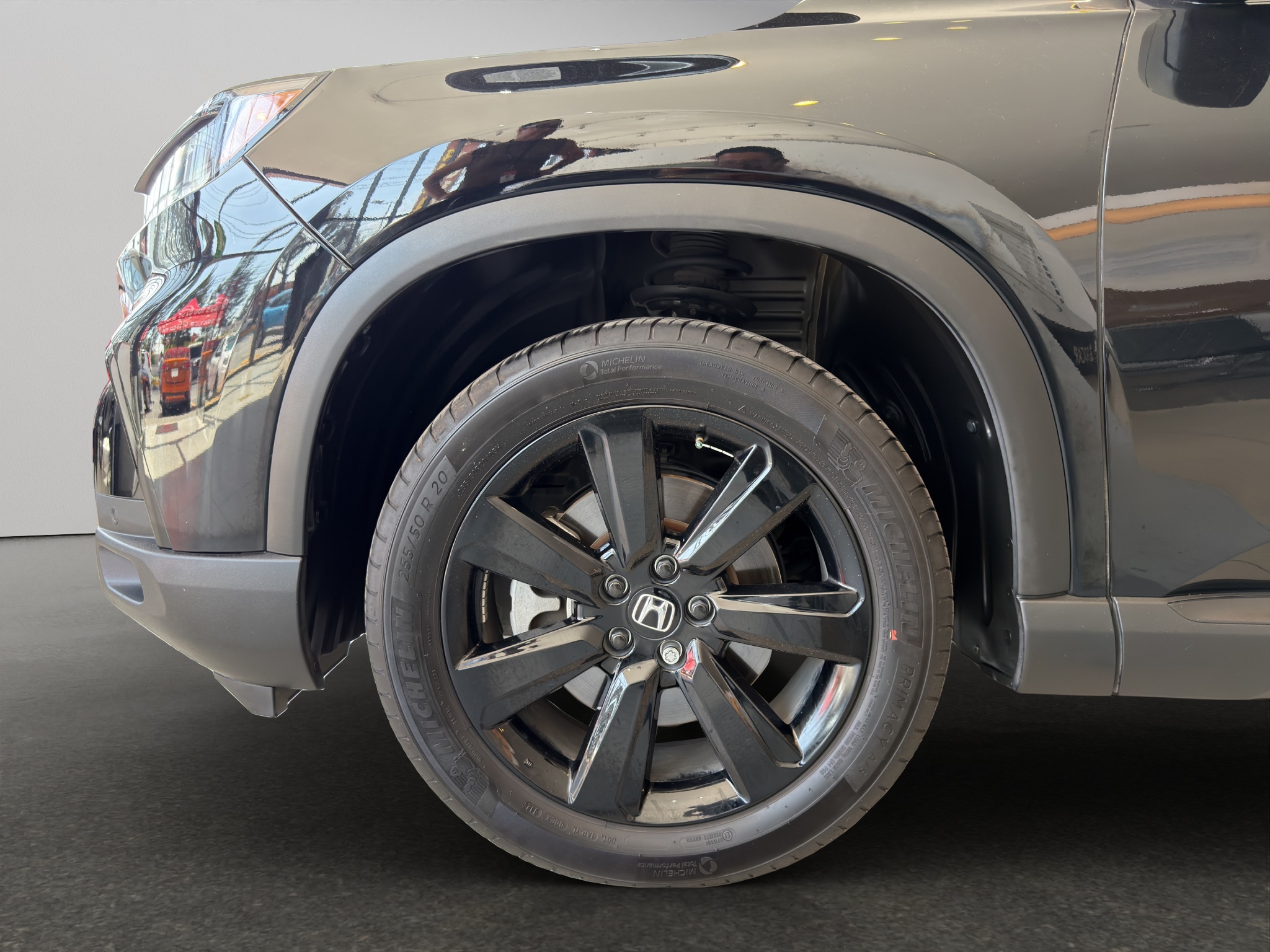 Honda Pilot  5 pts. Black Edition, 3.5l, TA, piel costuras rojas, QCP, RA-20 negro 2025
