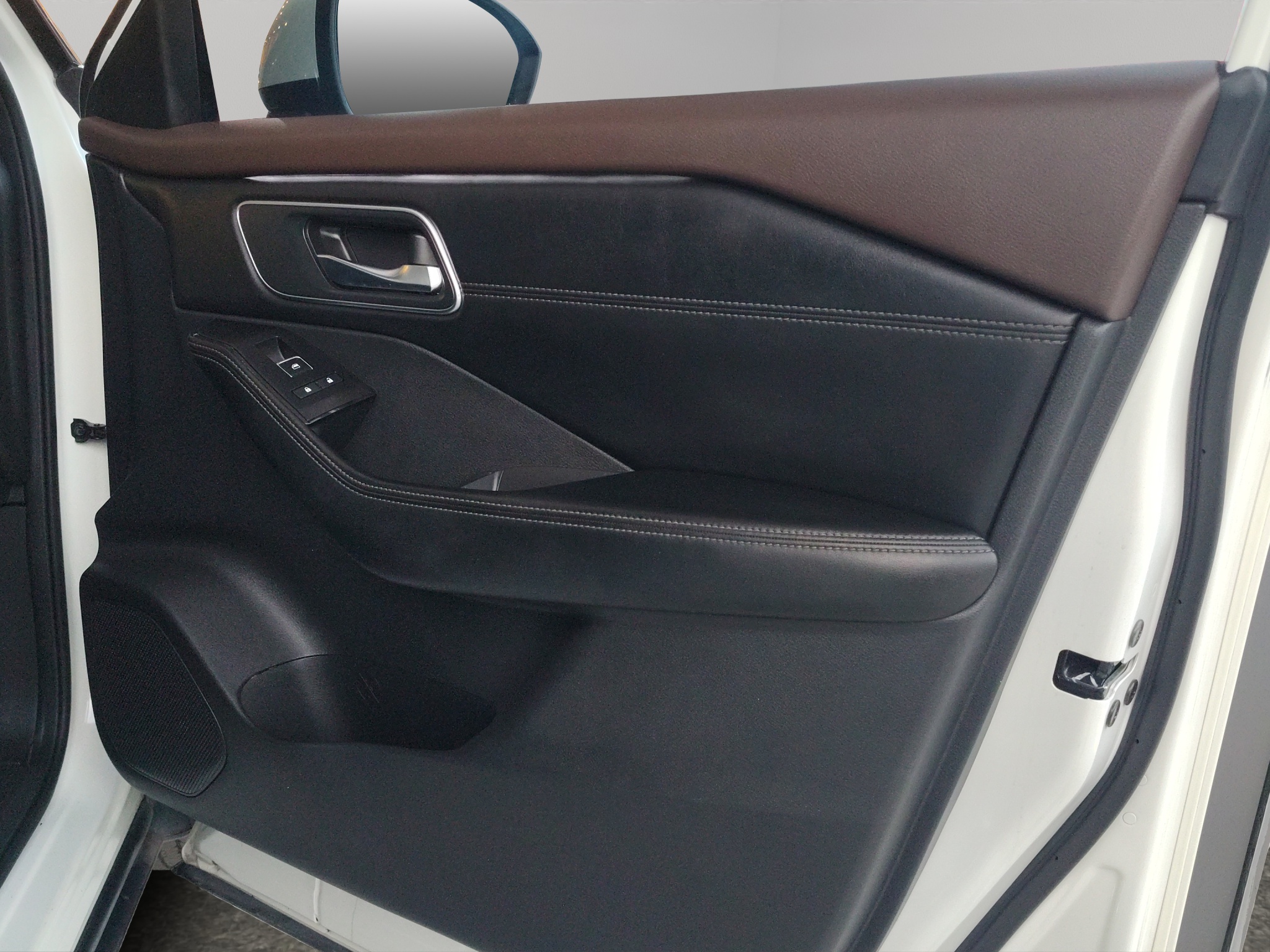 Nissan X-Trail  5 pts. Platinum Plus, TA, piel, QCP, GPS, ADAS, RA-19 2024