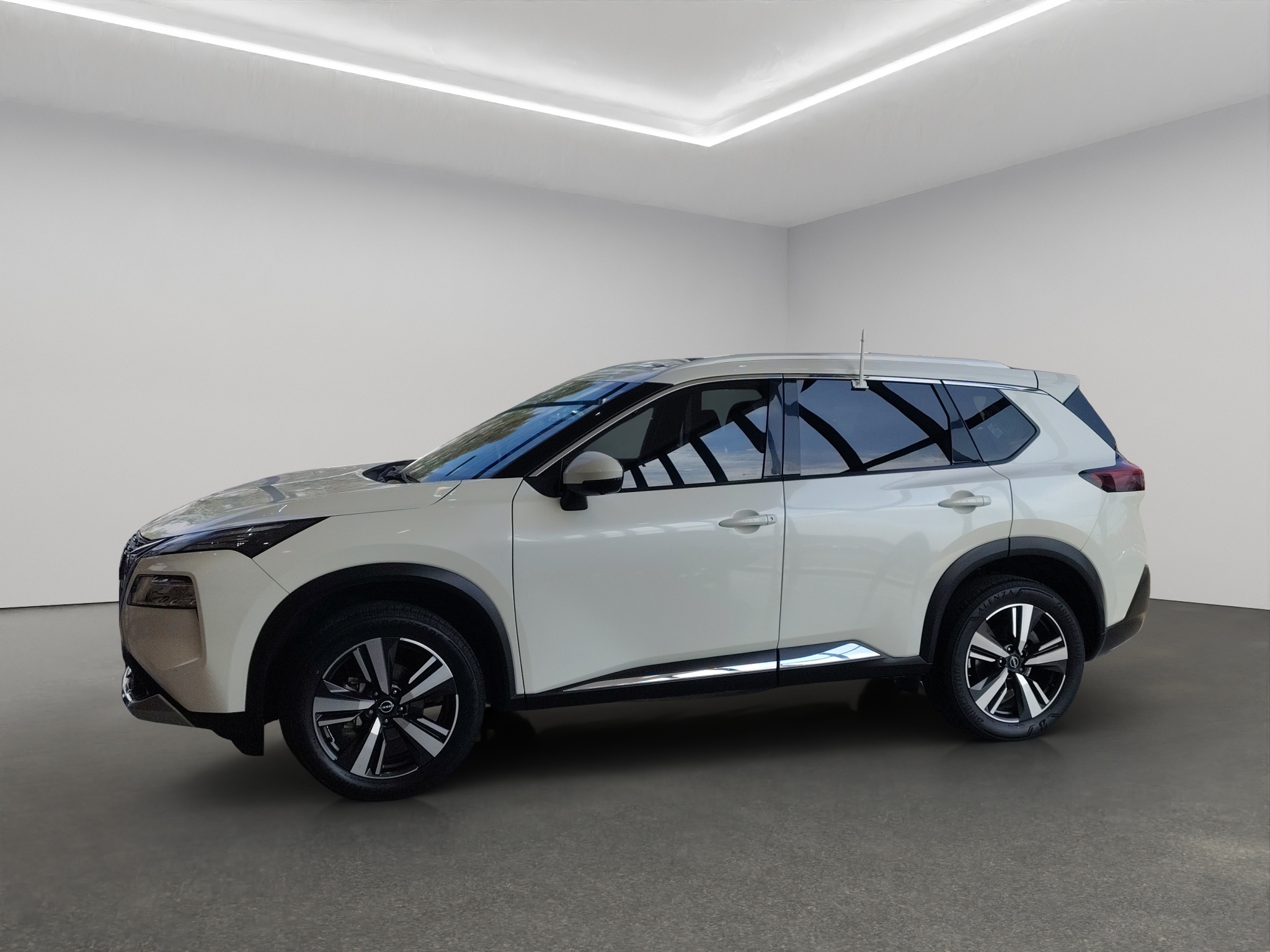 Nissan X-Trail  5 pts. Platinum Plus, TA, piel, QCP, GPS, ADAS, RA-19 2024