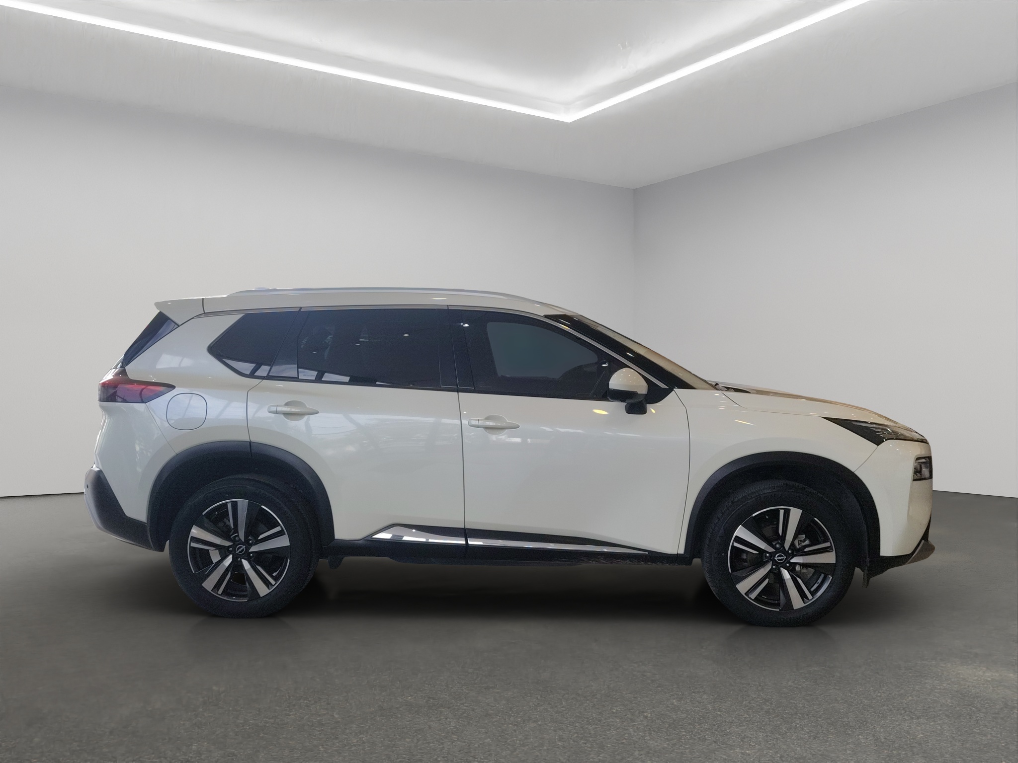 Nissan X-Trail  5 pts. Platinum Plus, TA, piel, QCP, GPS, ADAS, RA-19 2024