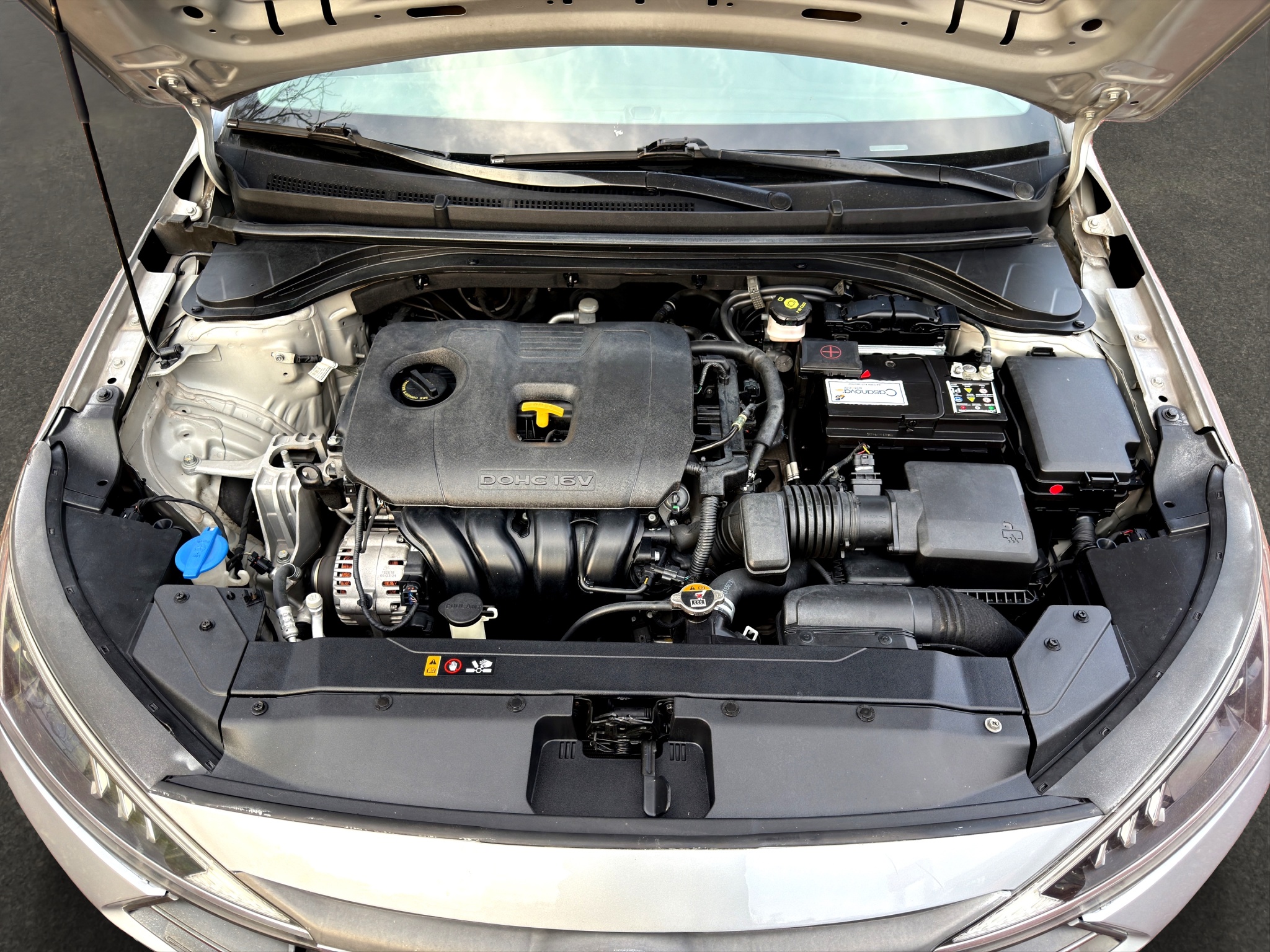 Hyundai Elantra 4 pts. GLS Premium, 2.0l, TA, a/ac., f. led, RA-16 (línea anterior) 2020