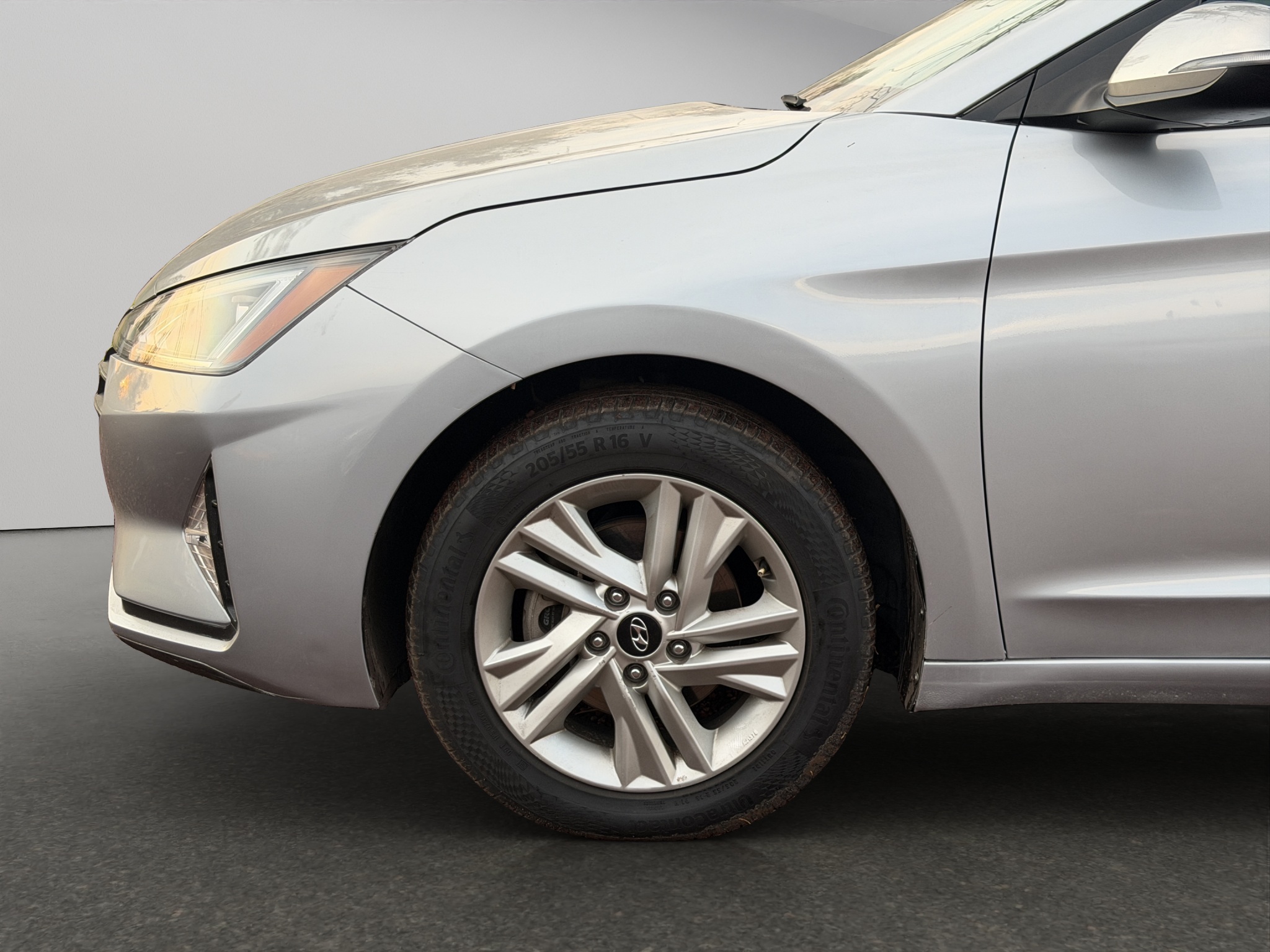 Hyundai Elantra 4 pts. GLS Premium, 2.0l, TA, a/ac., f. led, RA-16 (línea anterior) 2020