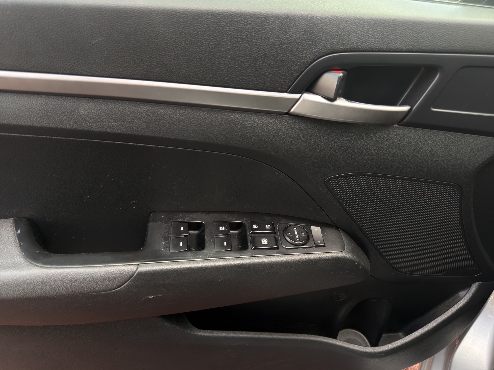 Hyundai Elantra 4 pts. GLS Premium, 2.0l, TA, a/ac., f. led, RA-16 (línea anterior) 2020