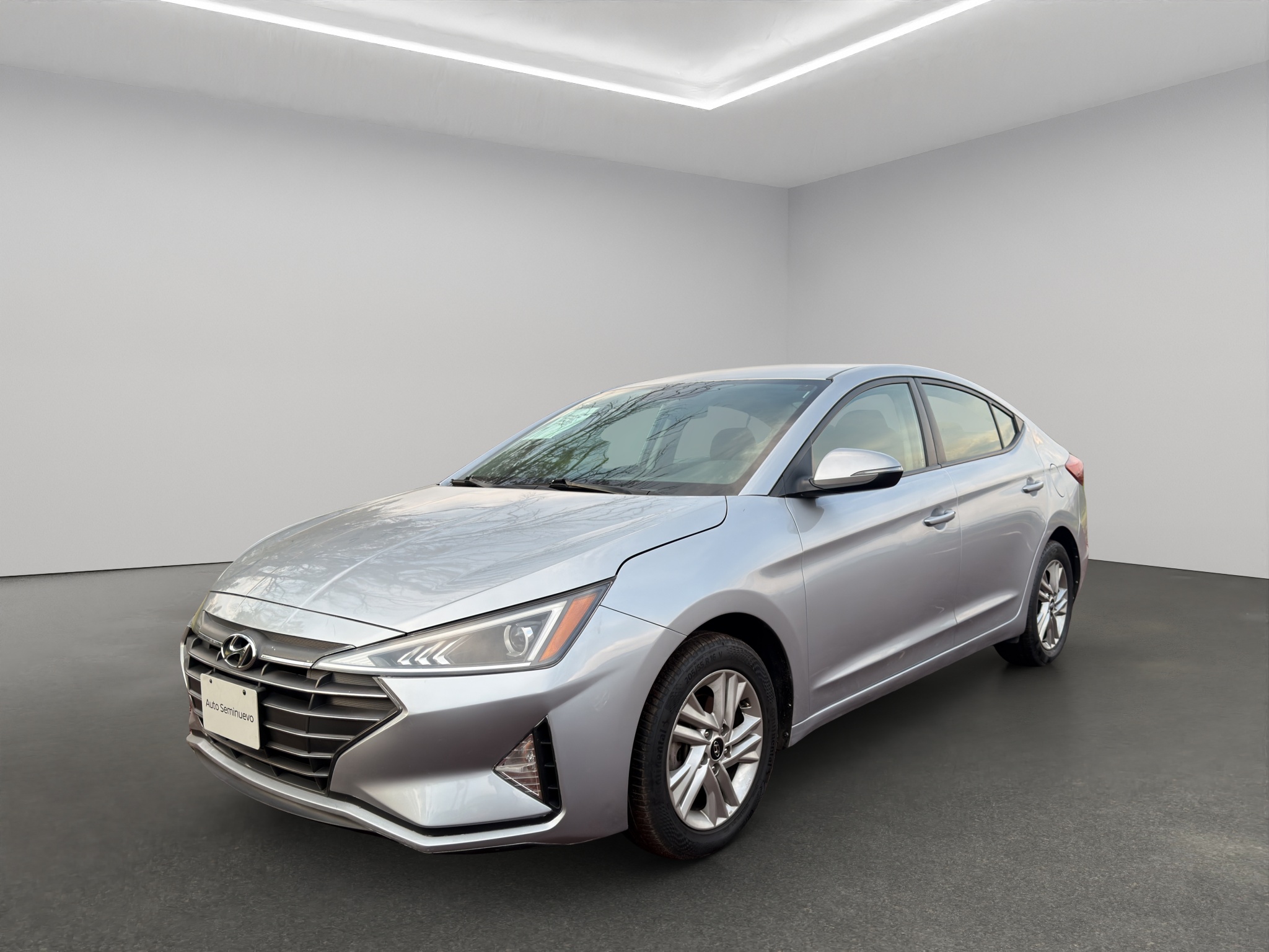 Hyundai Elantra 4 pts. GLS Premium, 2.0l, TA, a/ac., f. led, RA-16 (línea anterior) 2020