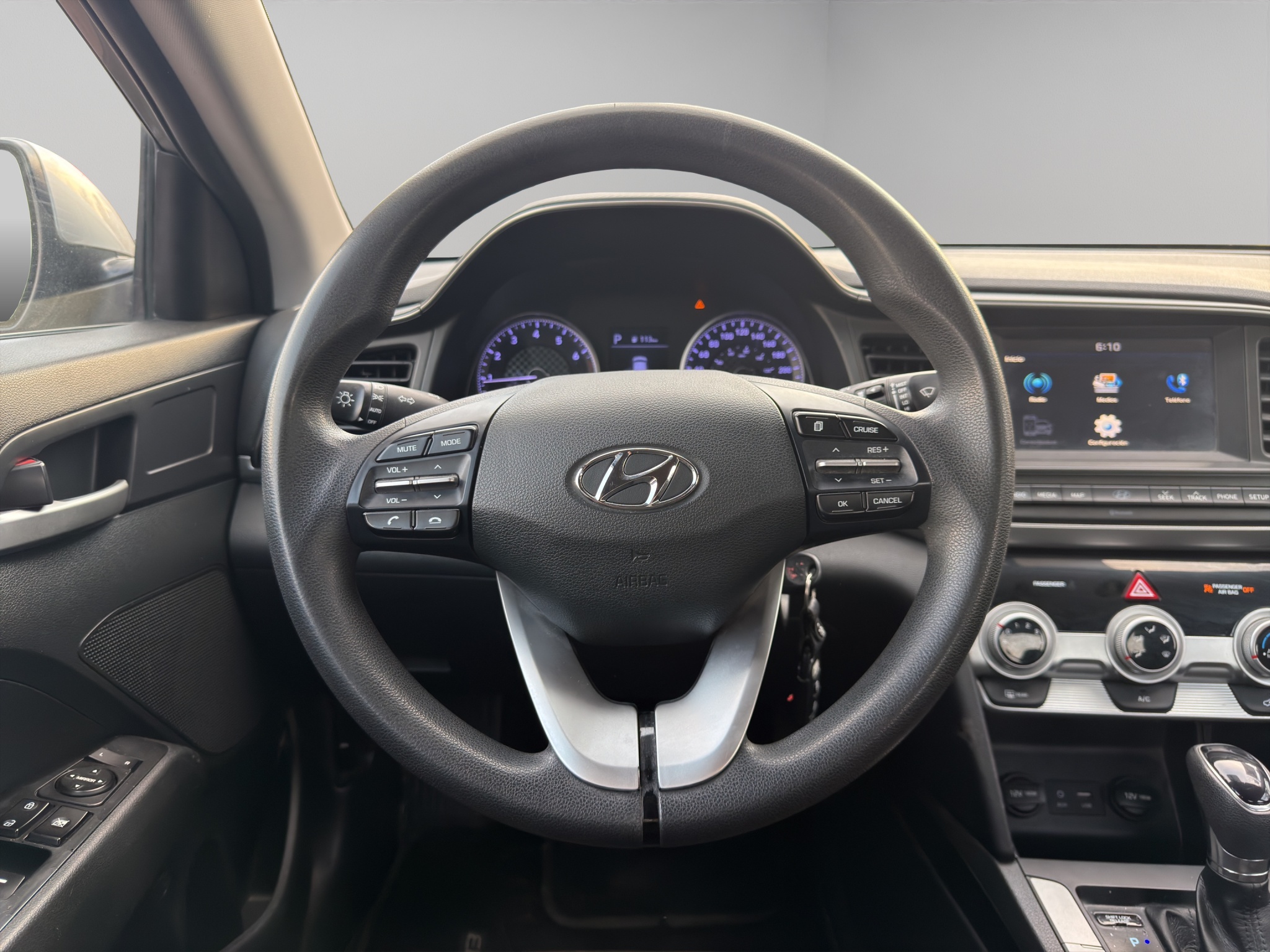 Hyundai Elantra 4 pts. GLS Premium, 2.0l, TA, a/ac., f. led, RA-16 (línea anterior) 2020
