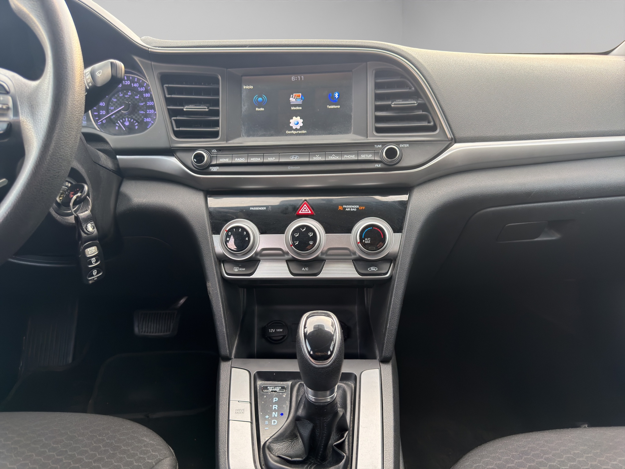 Hyundai Elantra 4 pts. GLS Premium, 2.0l, TA, a/ac., f. led, RA-16 (línea anterior) 2020