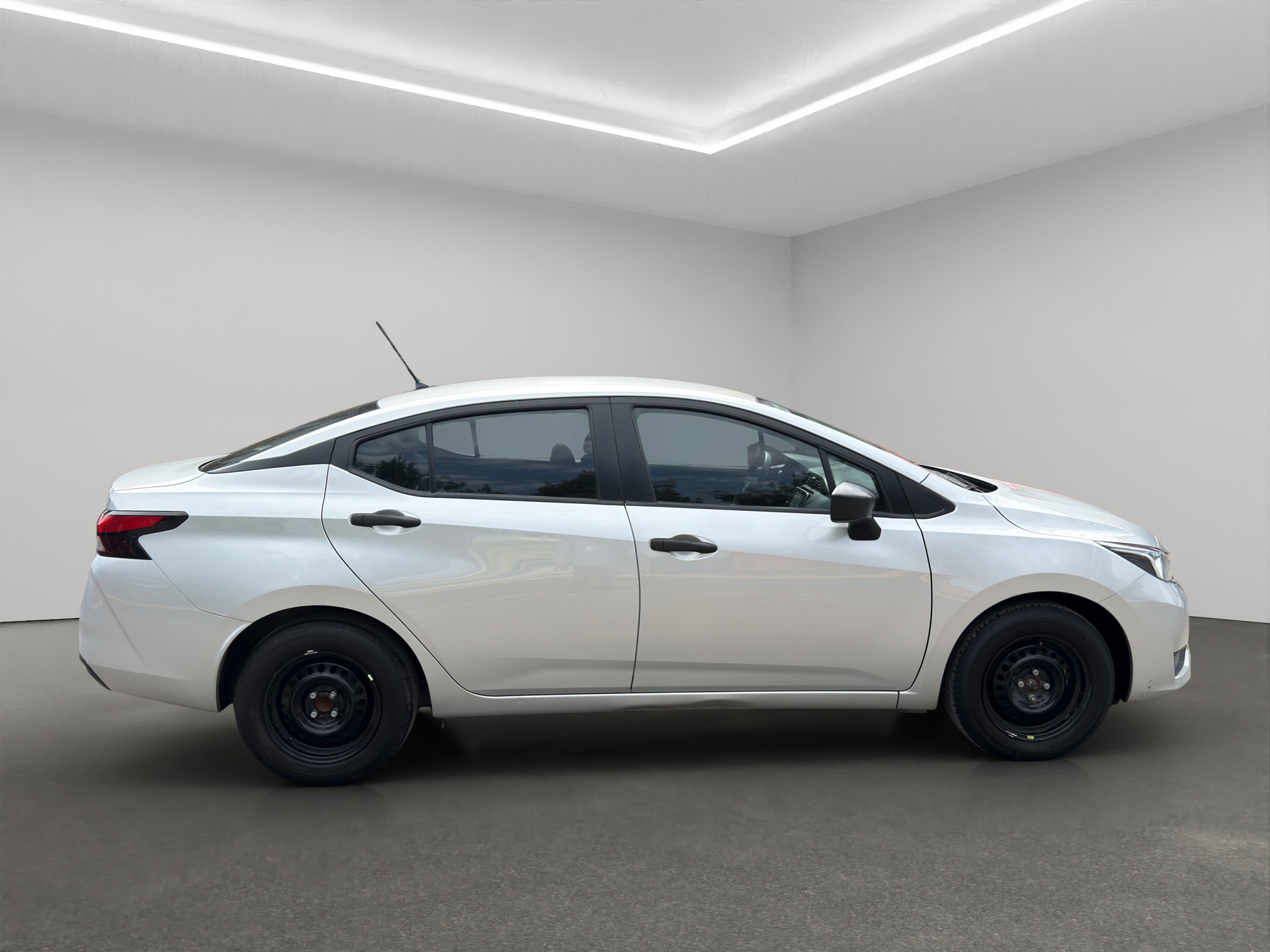 Nissan Versa 4 pts. Sense, TM5, a/ac., R-15 2024