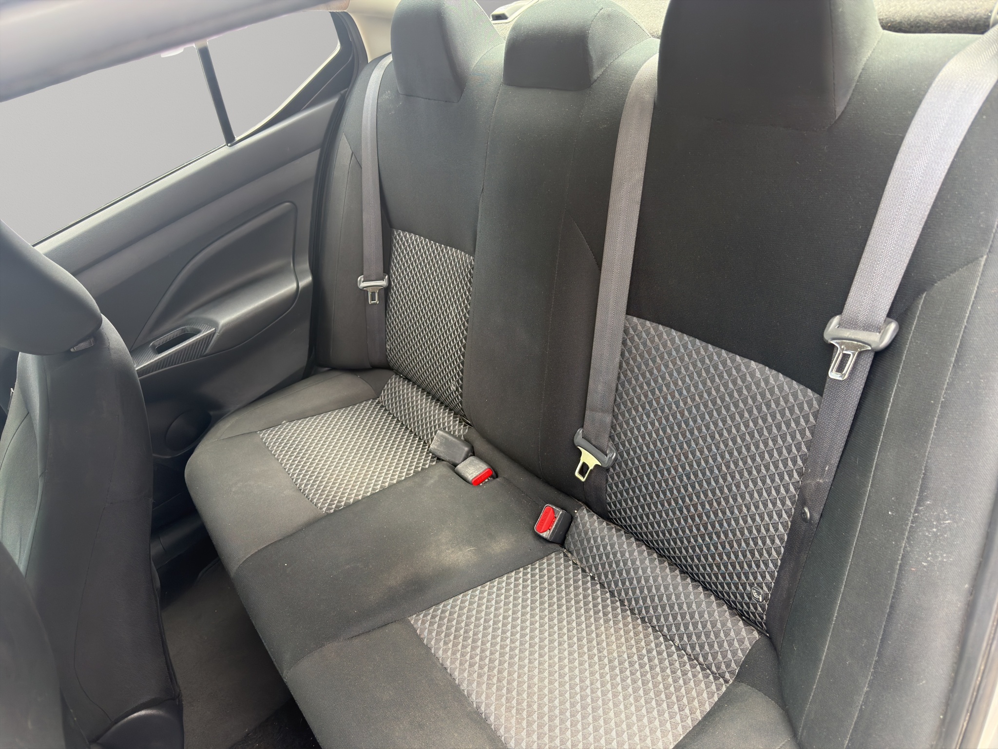 Nissan Versa 4 pts. Sense, TM5, a/ac., R-15 2024