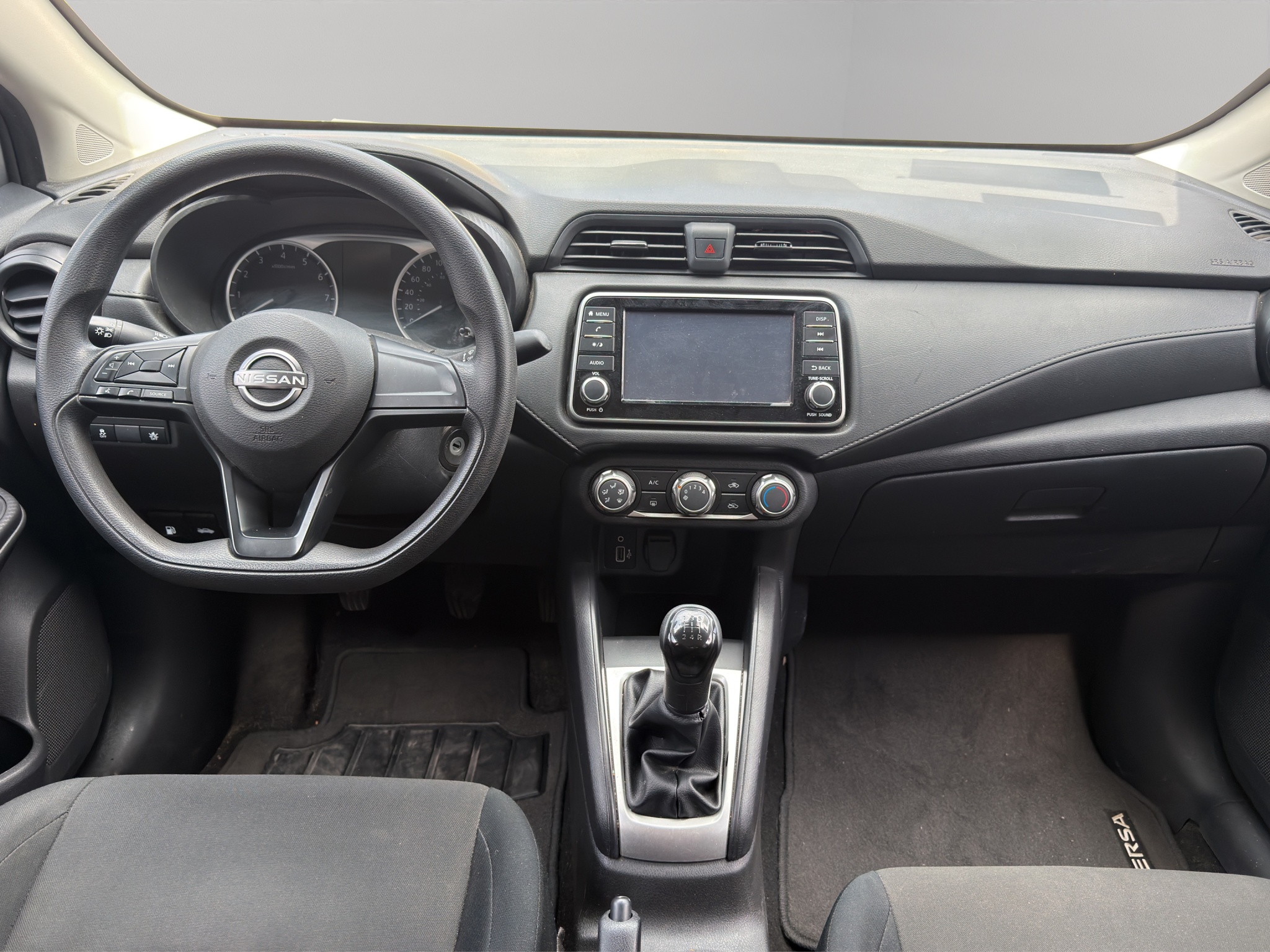 Nissan Versa 4 pts. Sense, TM5, a/ac., R-15 2024