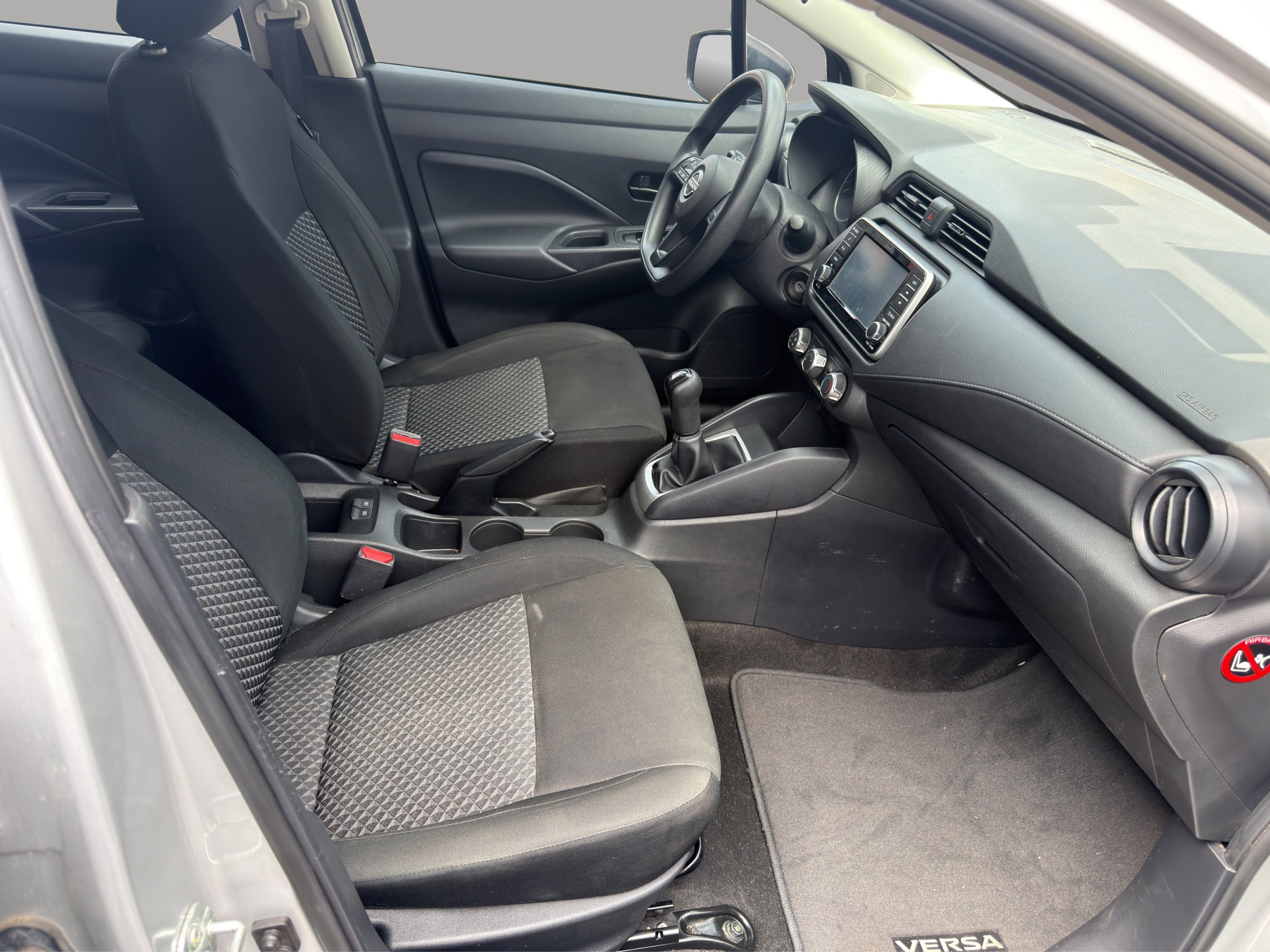 Nissan Versa 4 pts. Sense, TM5, a/ac., R-15 2024