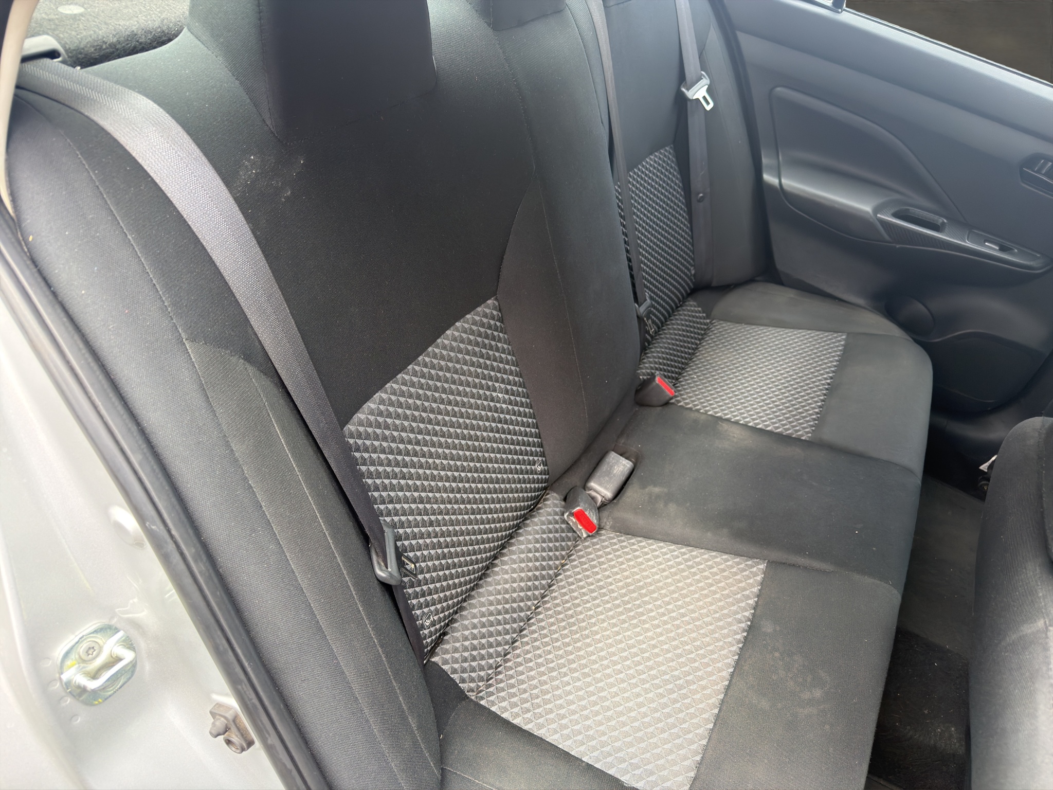 Nissan Versa 4 pts. Sense, TM5, a/ac., R-15 2024