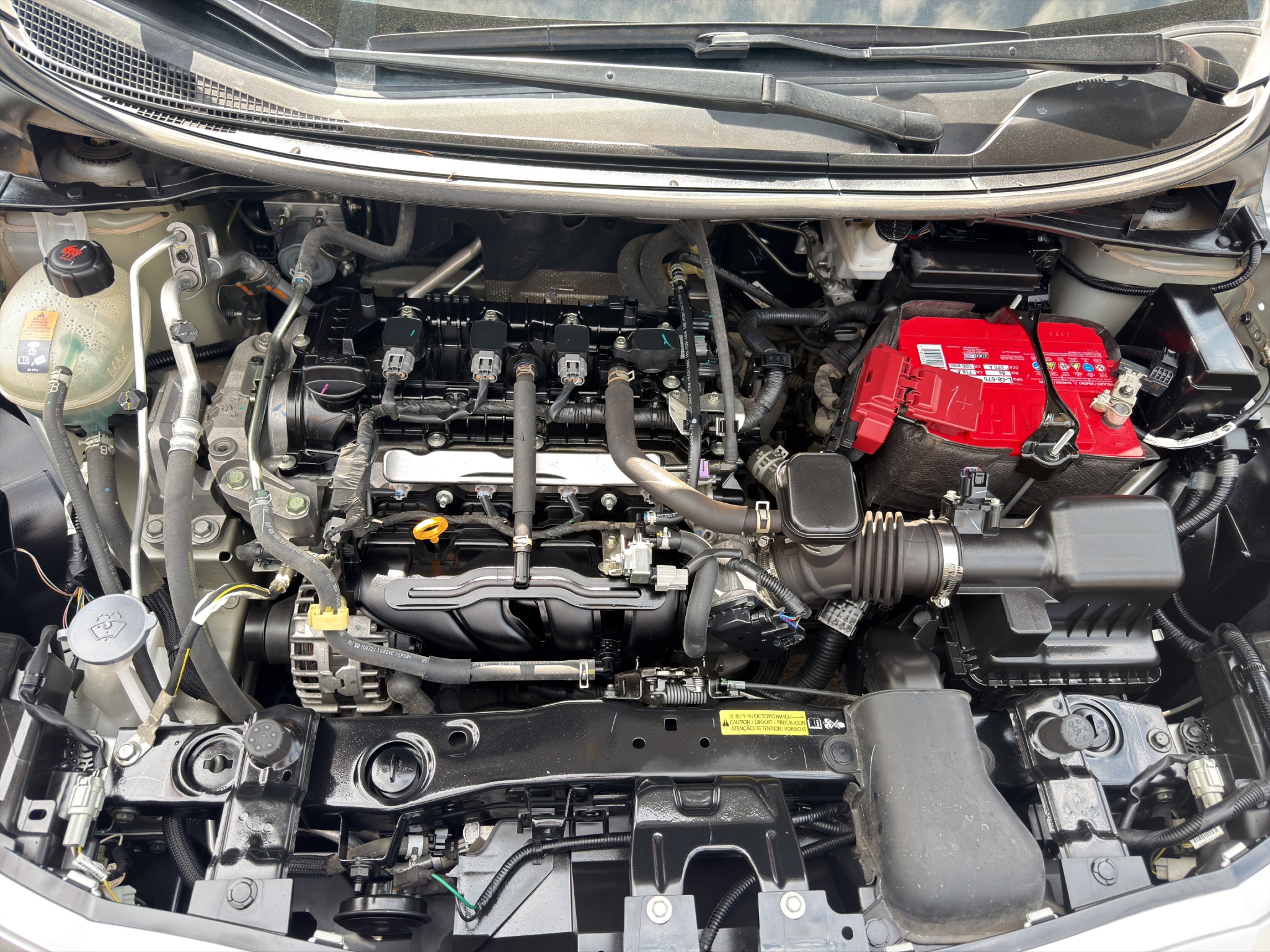 Nissan Versa 4 pts. Sense, TM5, a/ac., R-15 2024