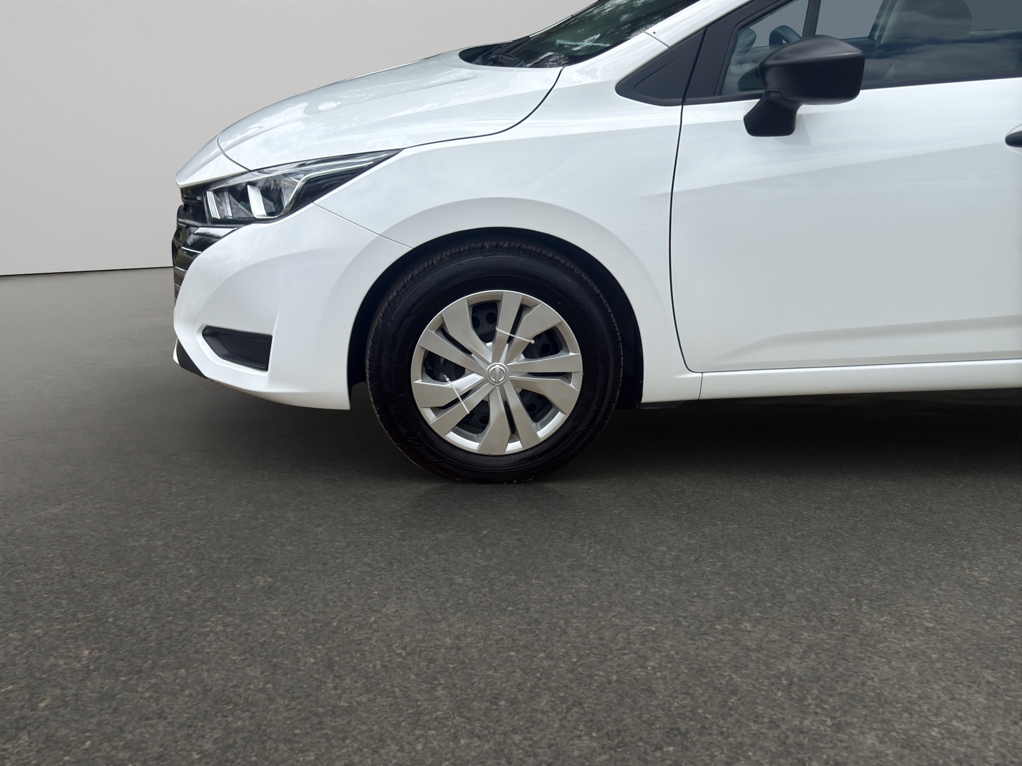 Nissan Versa 4 pts. Sense, TM5, a/ac., R-15 (línea anterior) 2025