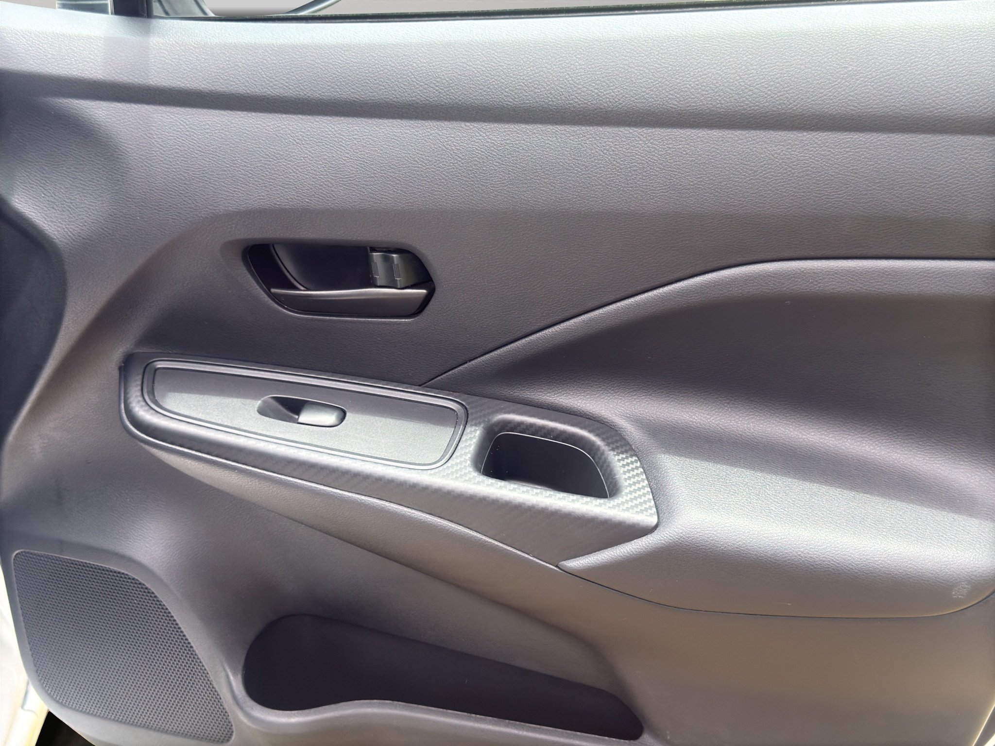 Nissan Versa 4 pts. Sense, TM5, a/ac., R-15 (línea anterior) 2025